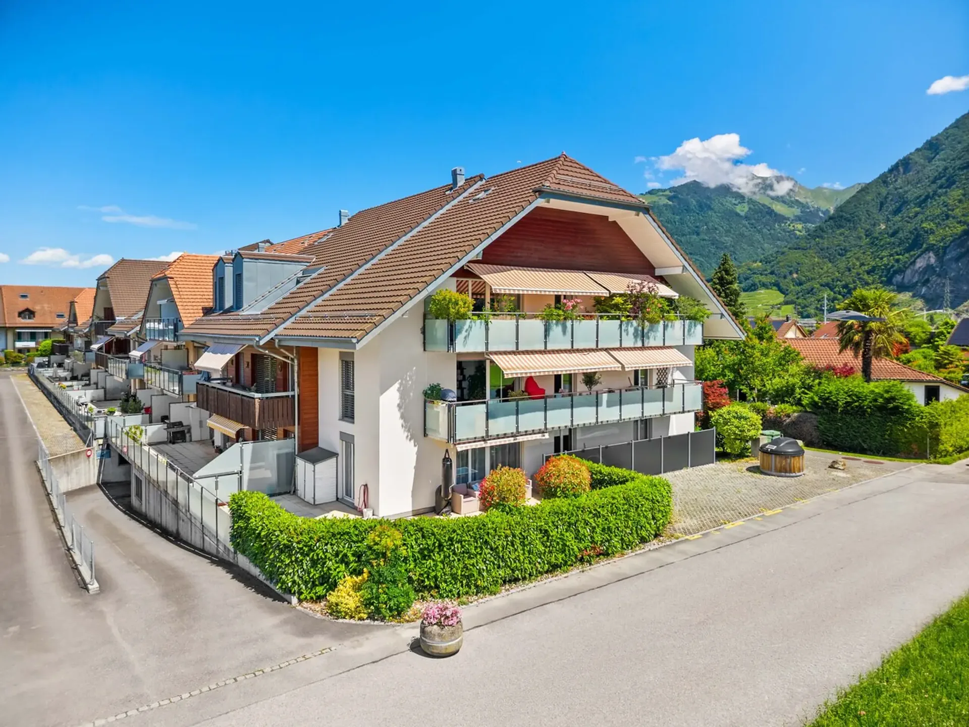 Beautiful ground floor with view of the Dents-du-Midi