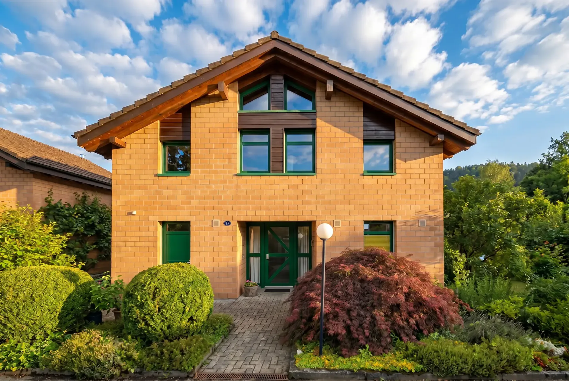 Detached single-family house with large garden in quiet residential area