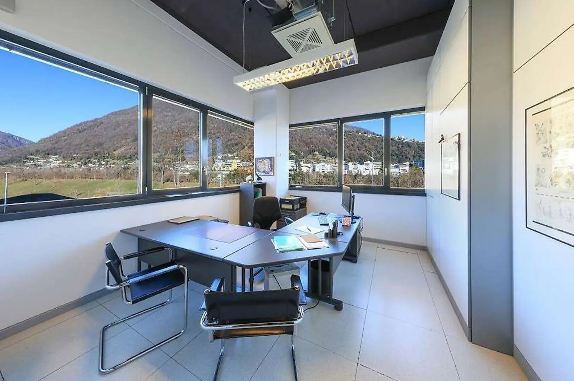 Großes, helles Büro in zentraler Lage - Losone