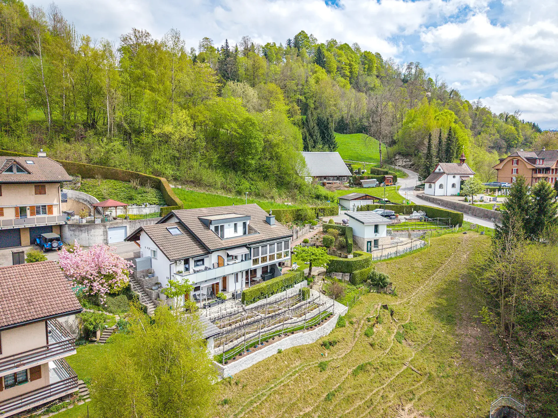 MONTE CASTELLO - FANTASTISCHES ANWESEN MIT NEBENGEBÄUDE UND WEINBERG