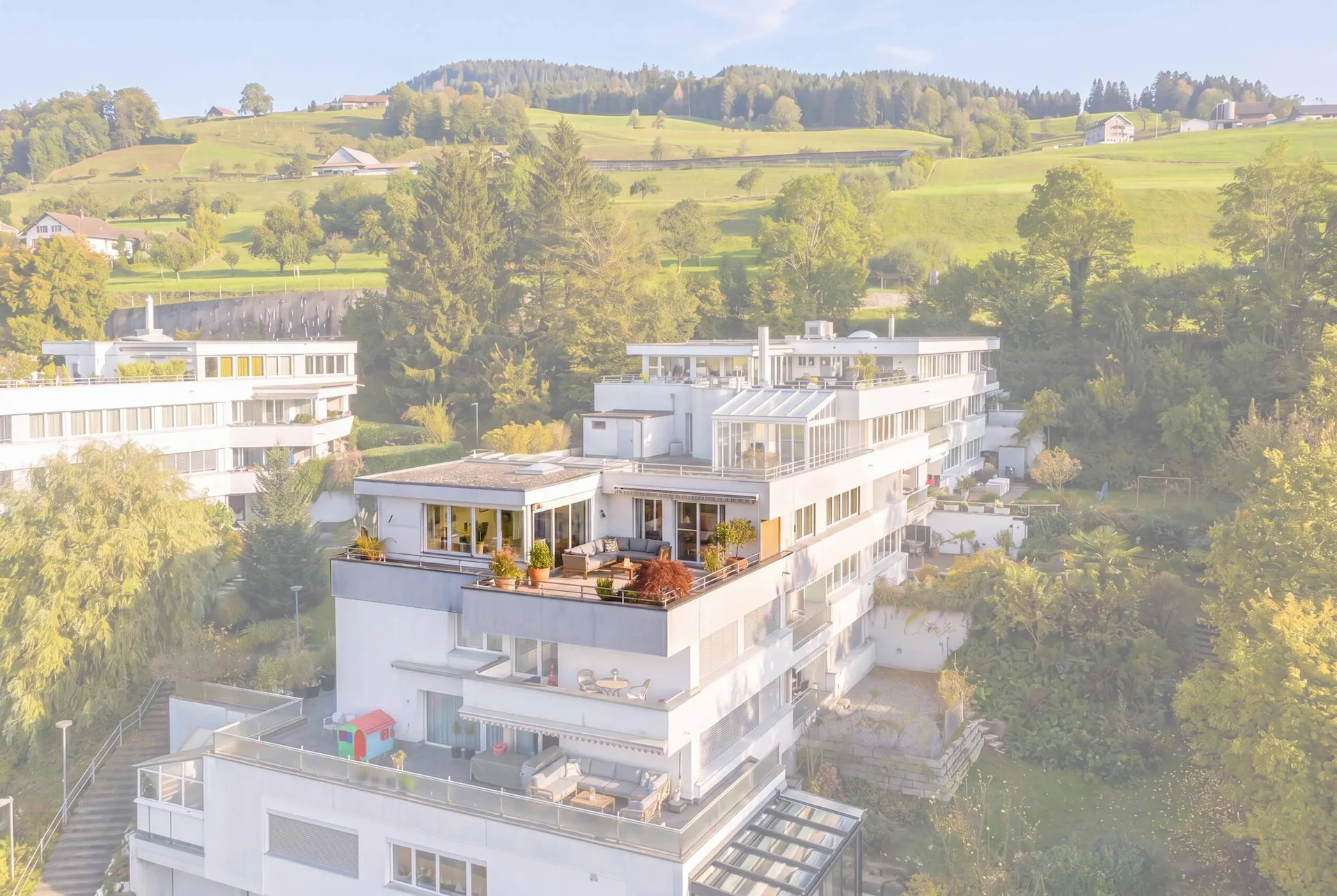 OBJET EN TERRASSE RÉNOVÉ EN EXCLUSIVITÉ, IDÉALEMENT SITUÉ À DIERIKON