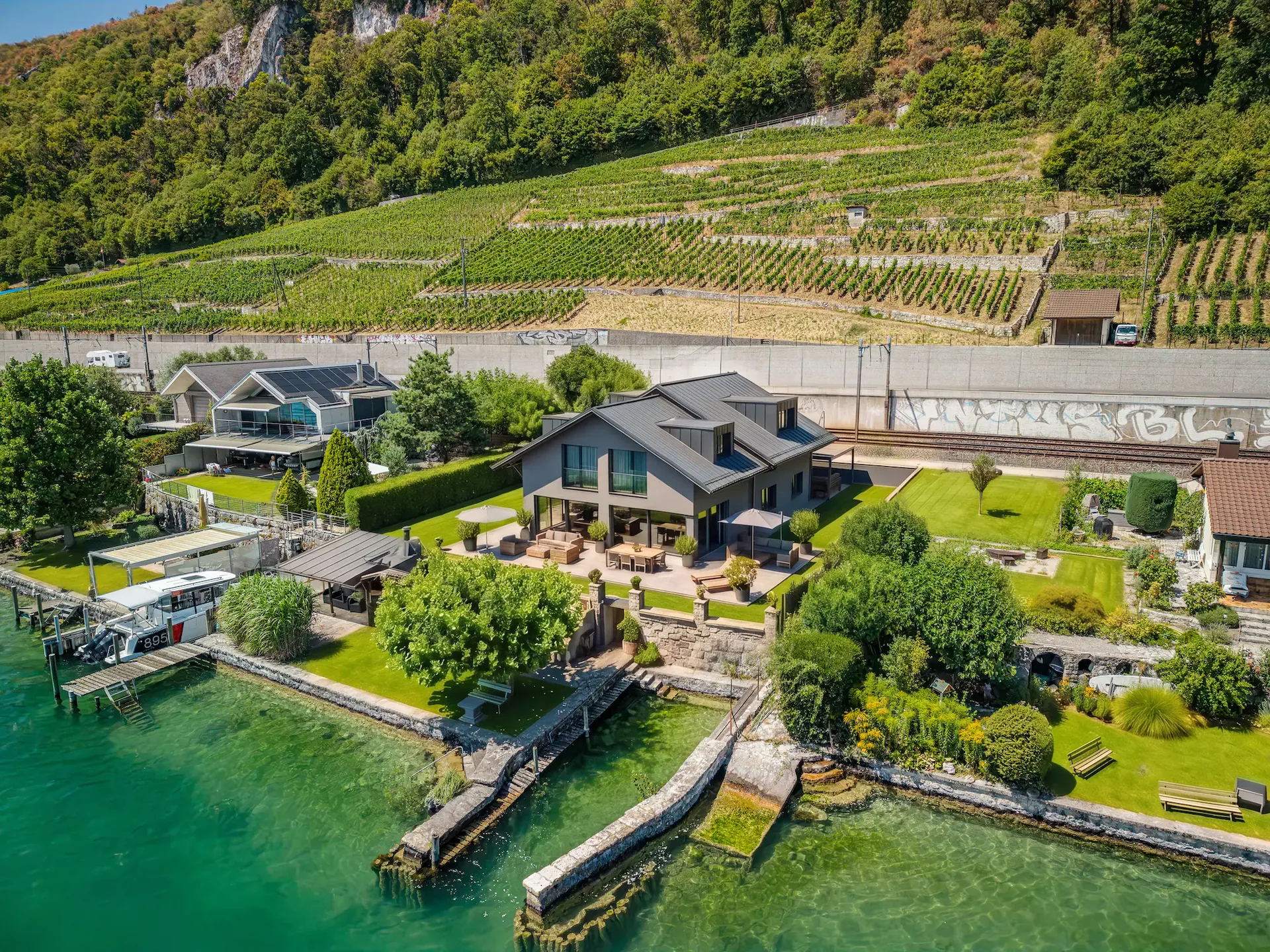 A UNIQUE OPPORTUNITY ON LAKE BIEL—929 M² OF BUILDING LOT WITH LAKE ACCESS