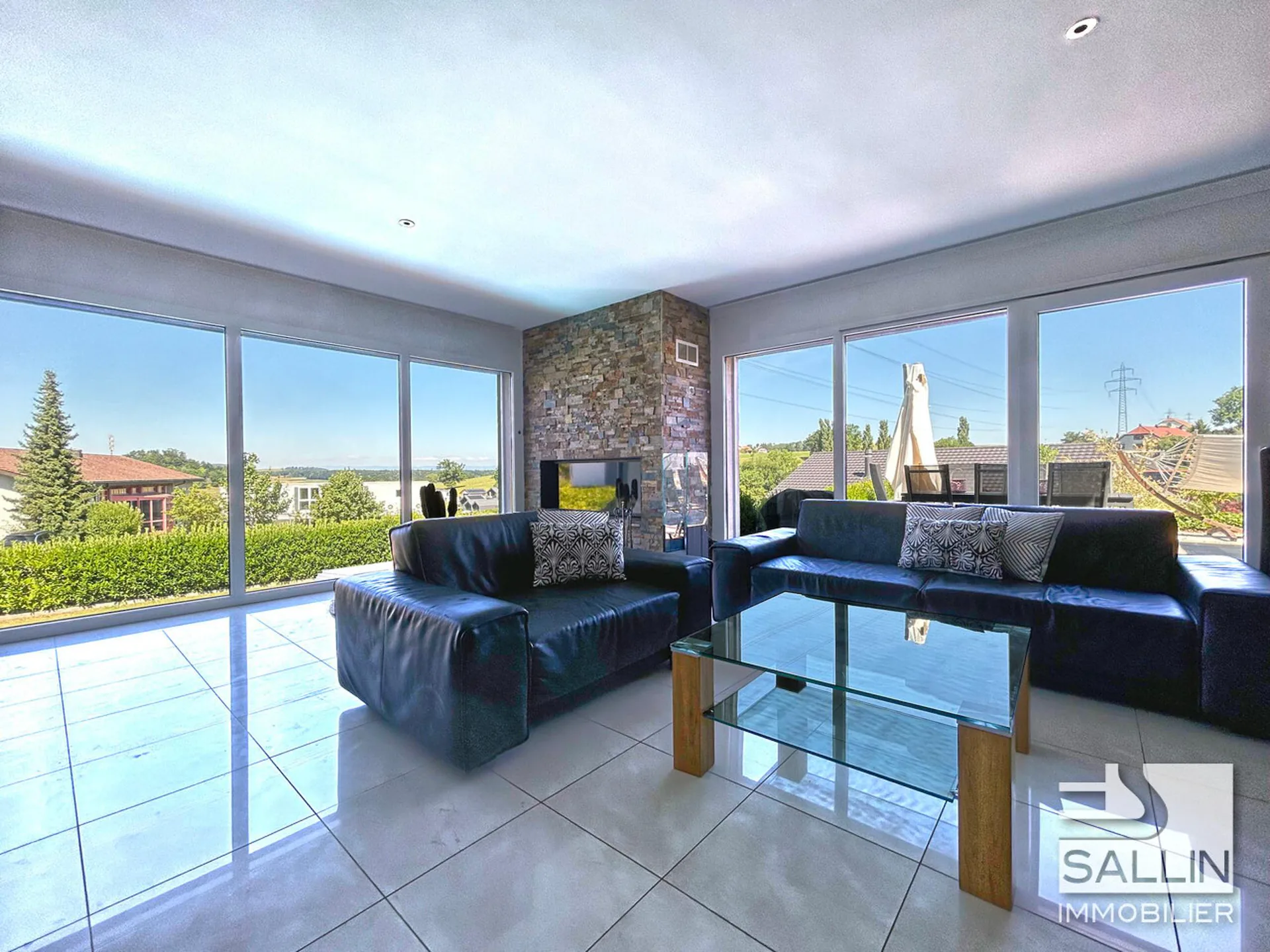 Propriété de haut standing avec piscine et appartement de 2½ pièces