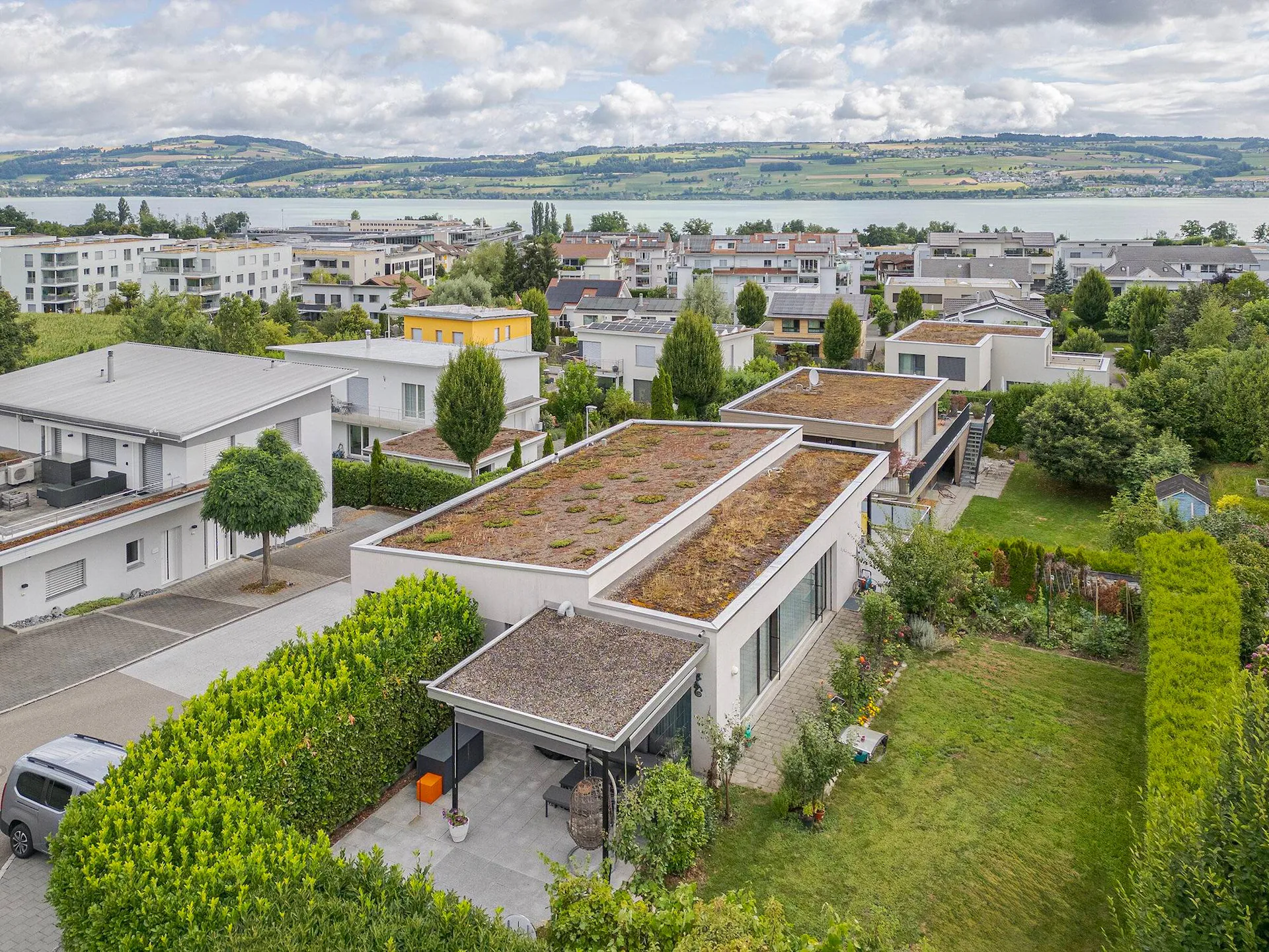 MODERN ARCHITECTURAL VILLA WITH LAKE VIEW AND HIGH-QUALITY FINISH IN NOTTWIL