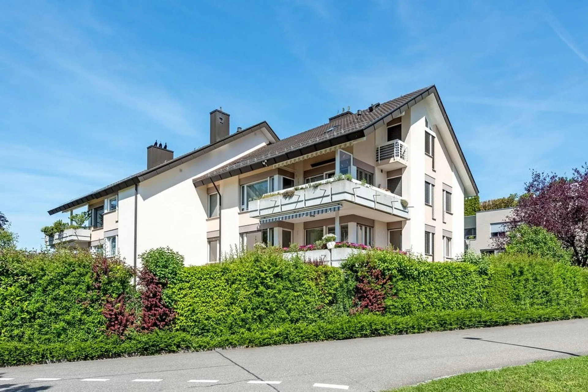Spacious family apartment near Herrliberg sports field
