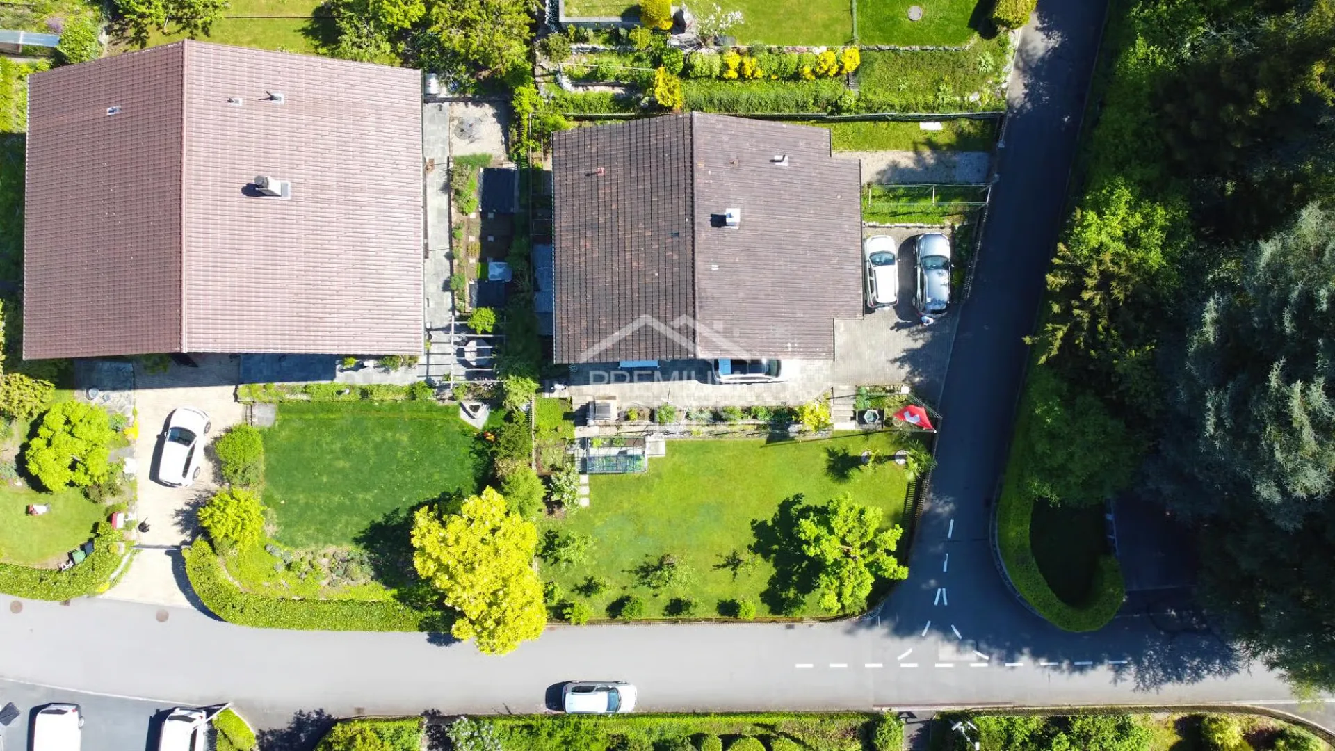 Old building with 636 m² land - Your realization on Lake Thun!