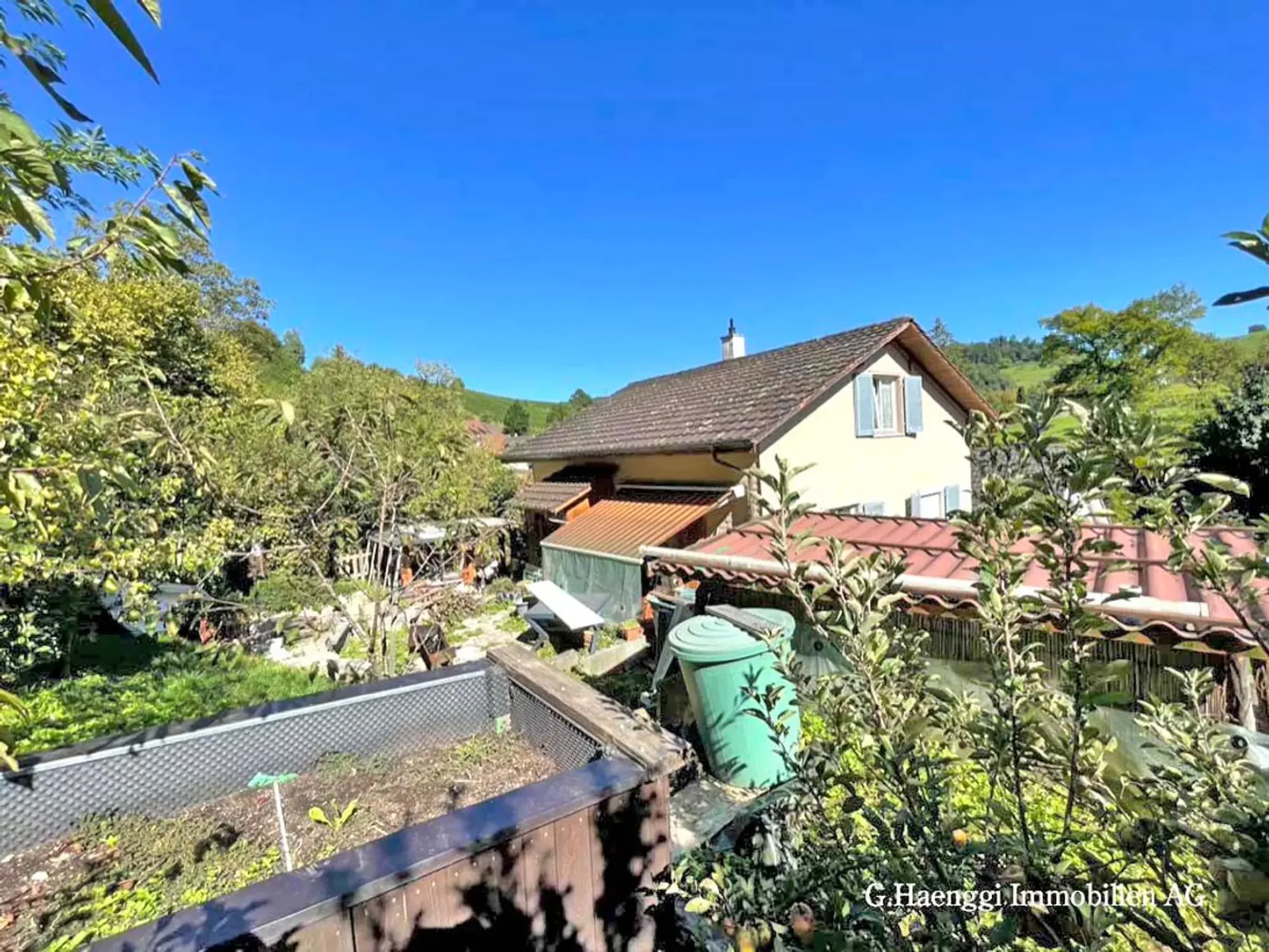 5.5 room single-family house with potential on the forest edge