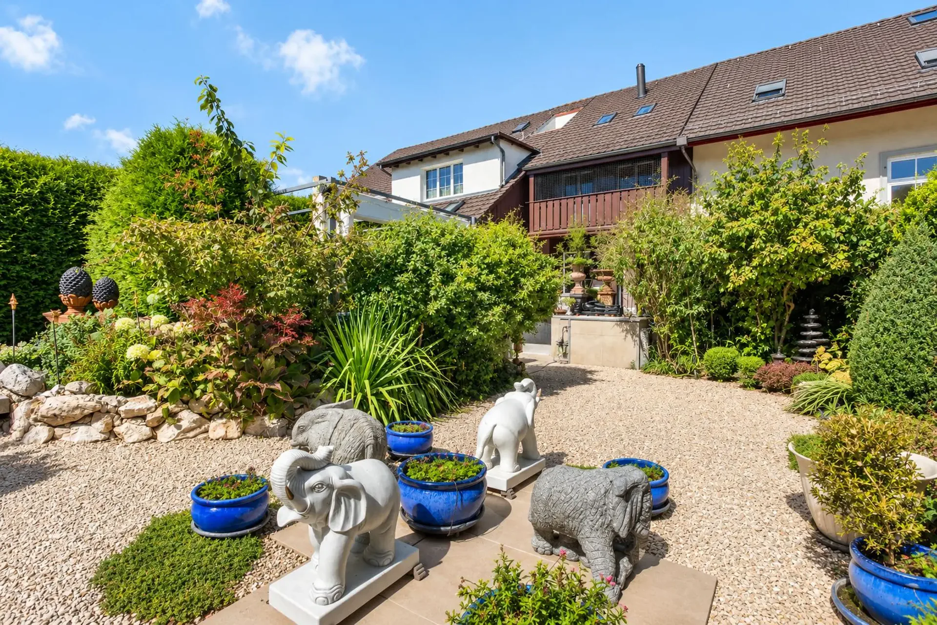 Characterful 5.5-room house with private garden paradise