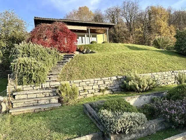 Landhaus mit 2 Wohnungen an Alleinlage mit viel Land / villa con 2 ...