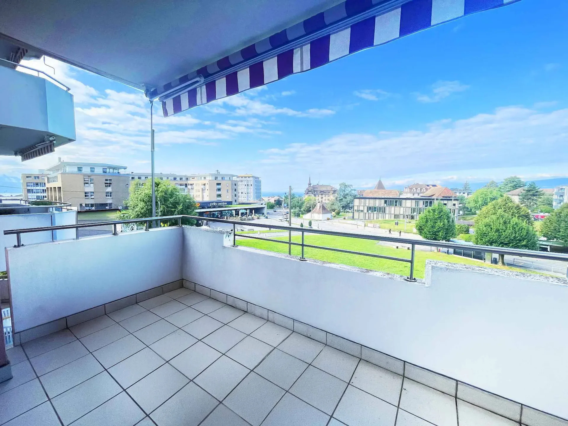 Beautiful 4.5-room family apartment with balconies in the heart of Prilly