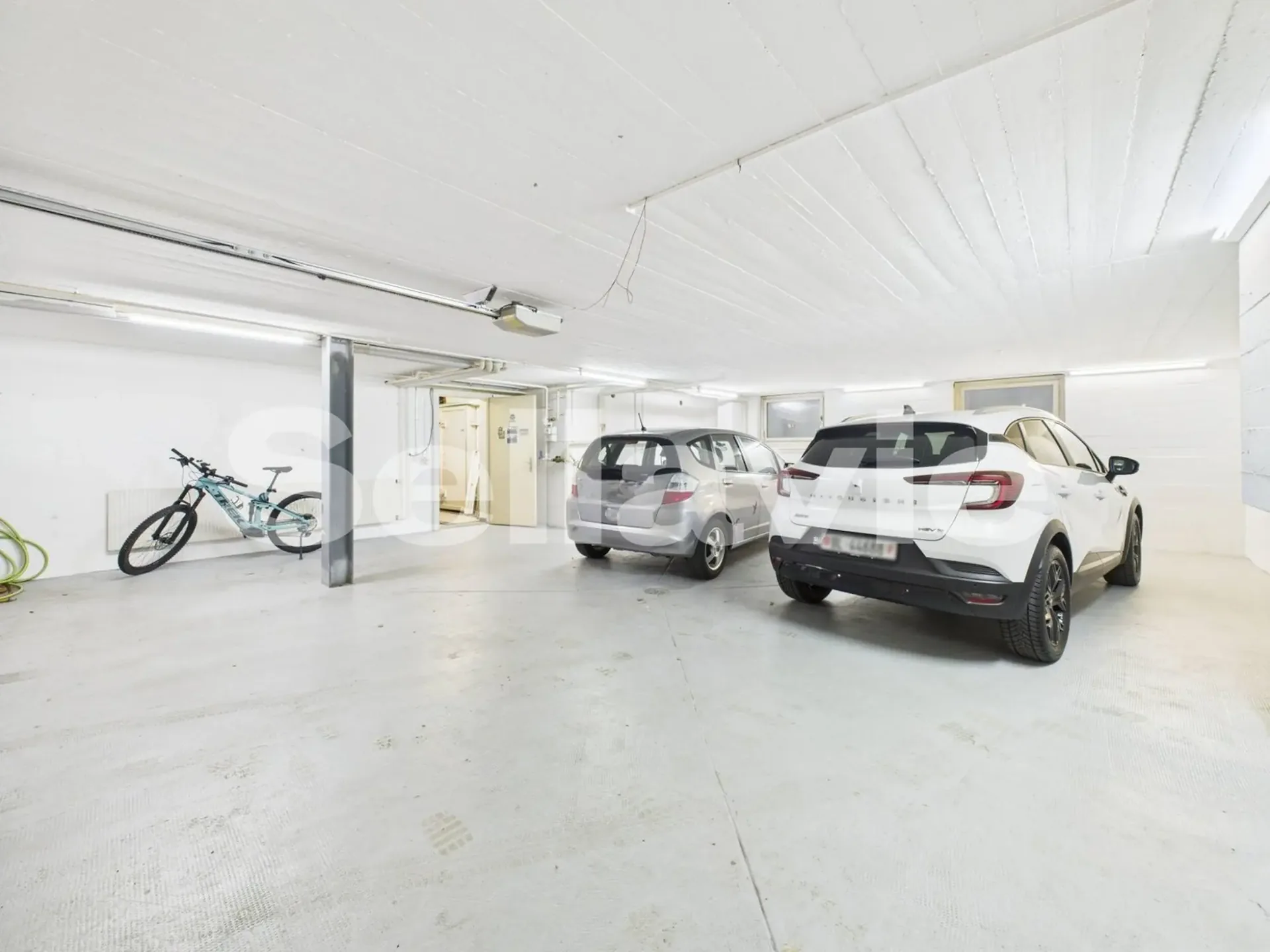 Hall de stockage polyvalent de 78m2 - idéal pour les bricoleurs!