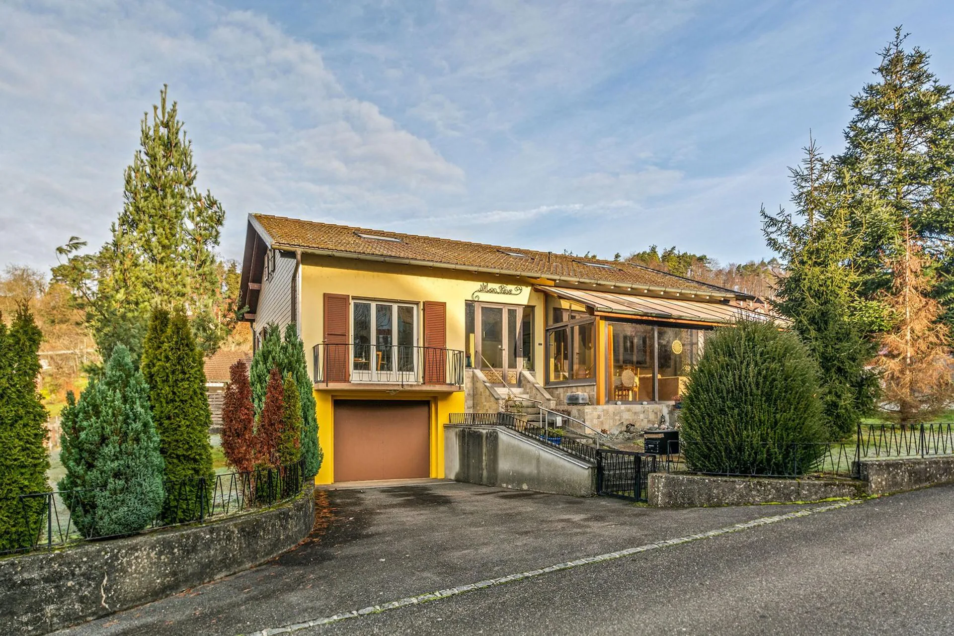 Spacious single-family house with 7.5 rooms in Fontenais