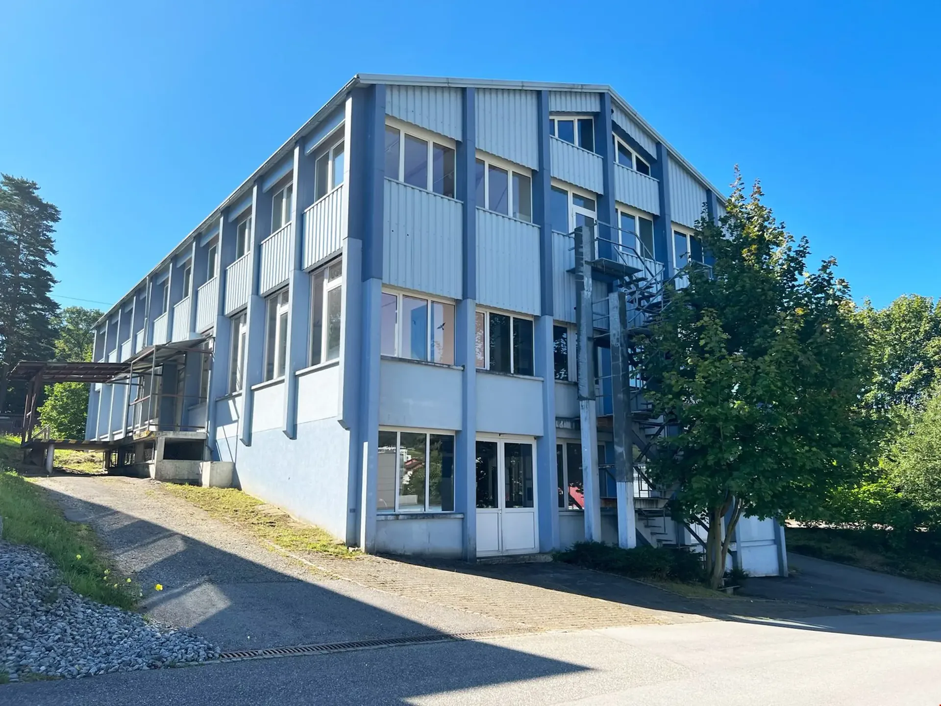 Gewerbeliegenschaft auf drei Etagen in Grenchen
