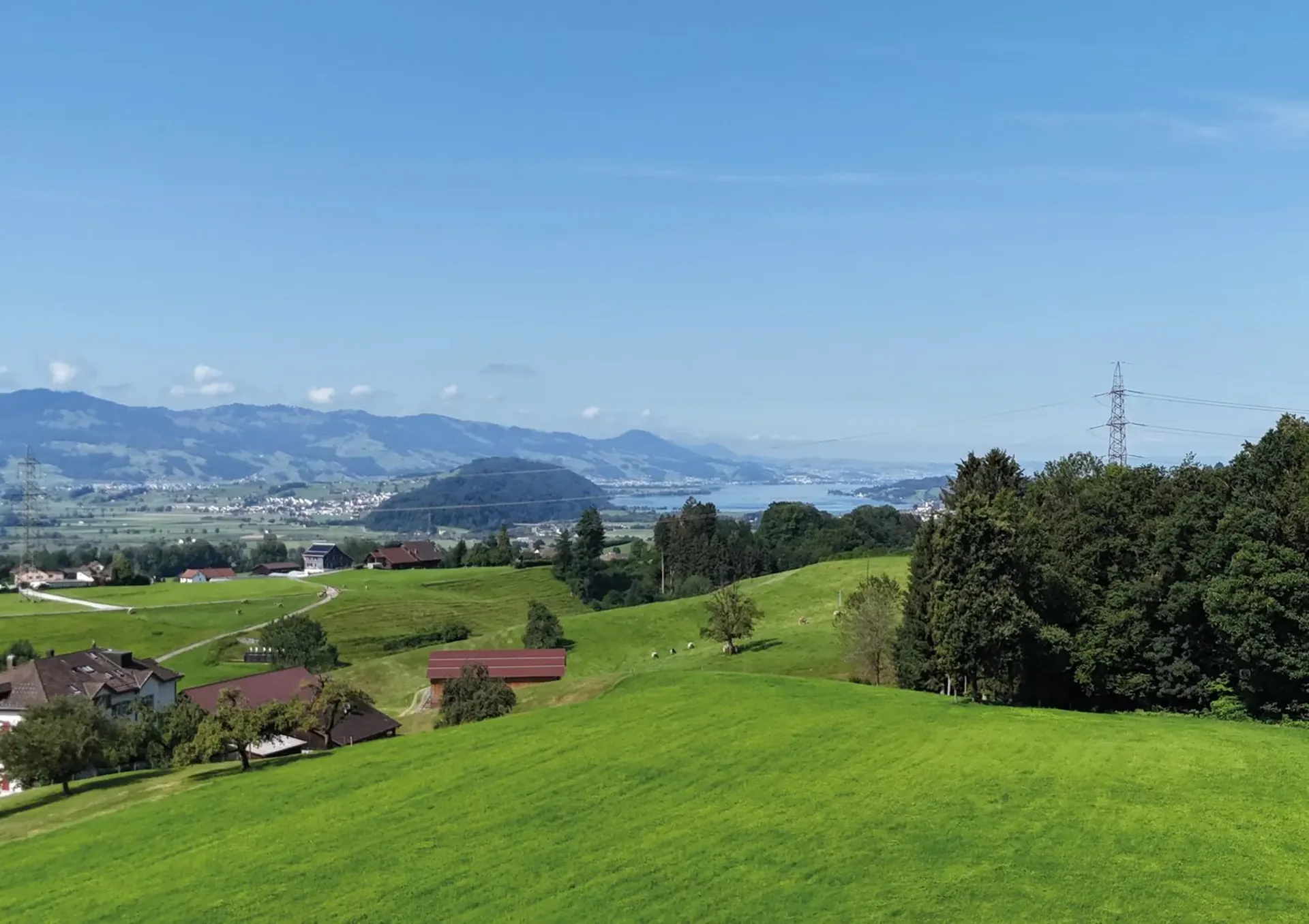 Neubau-Eigentumswohnung, 3.5 Zimmer mit Sitzplatz und Grünfläche in Gommiswald