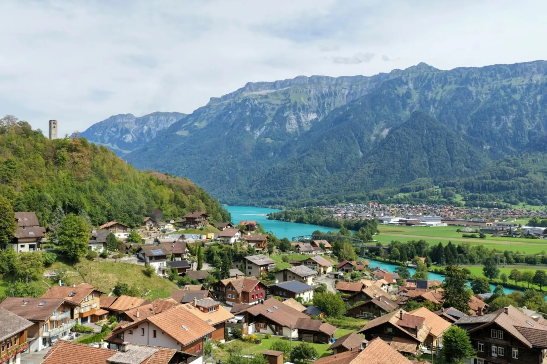Charming bijou with a wonderful mountain panorama on a spacious plot