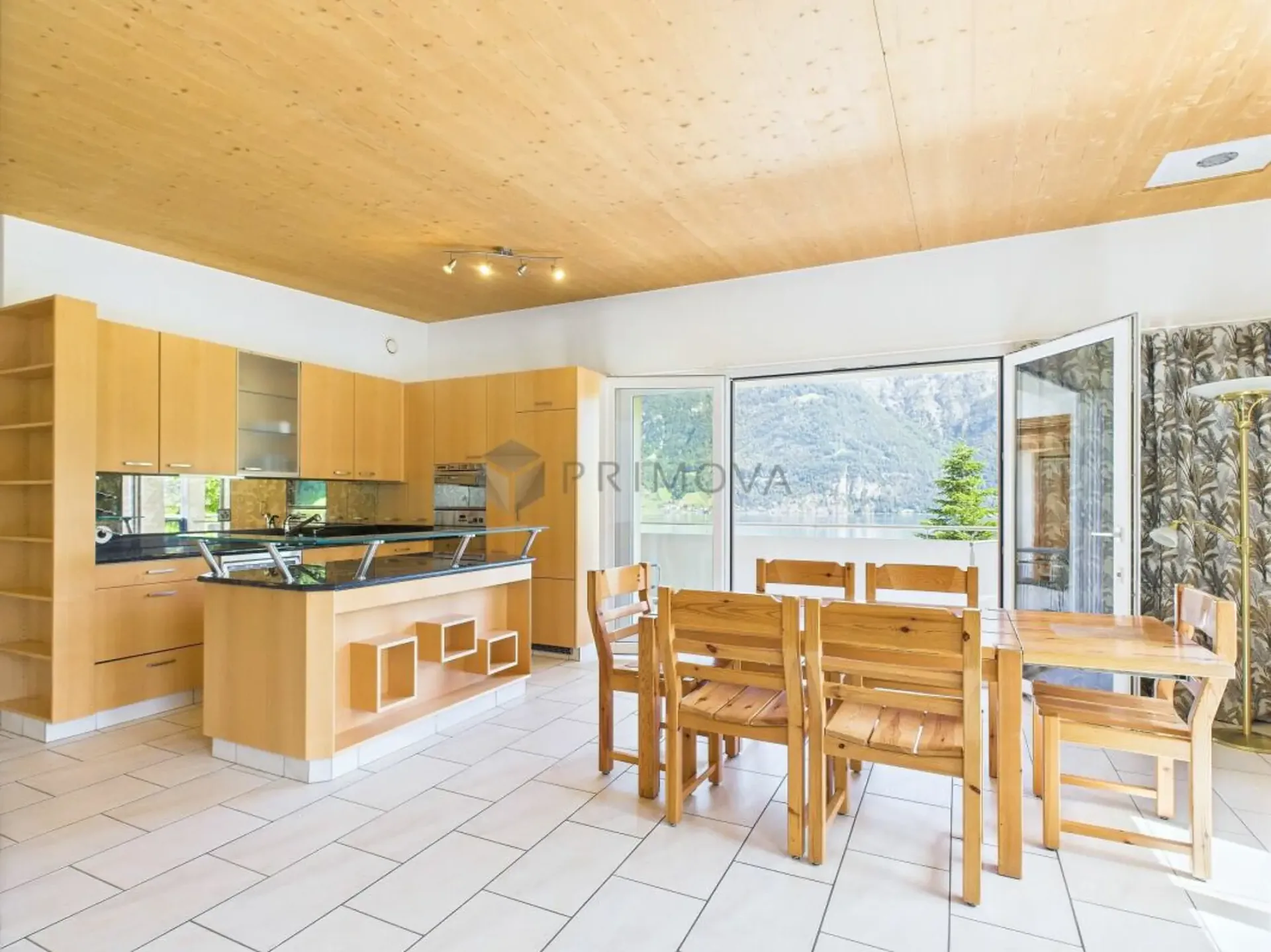 Vivere sul lago: appartamento vacanze arredato di 2,5 locali con terrazza panoramica e parcheggio