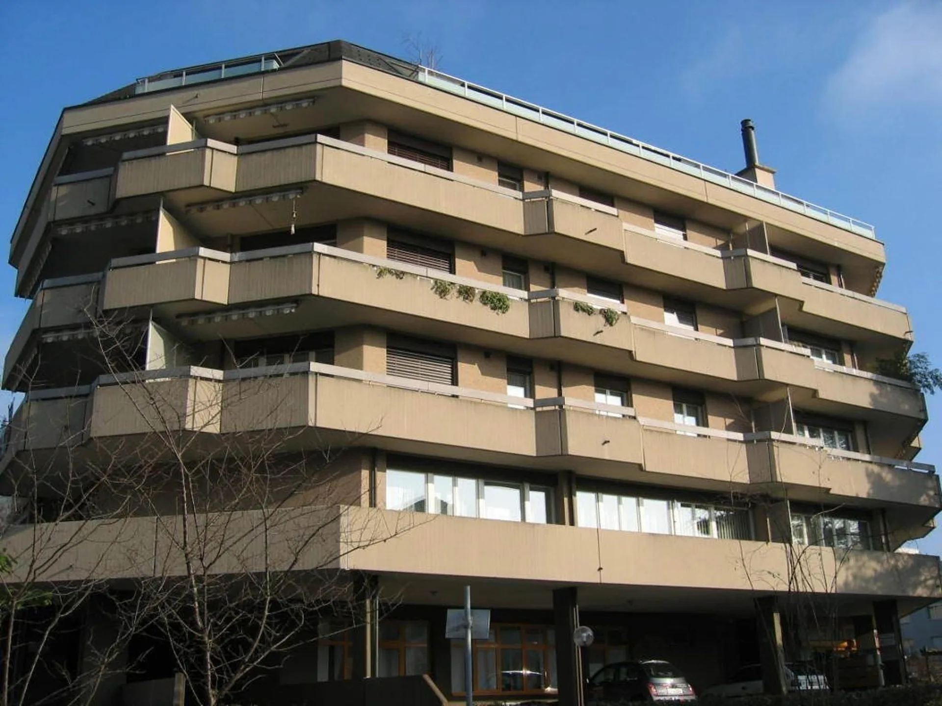 Freshly renovated and stylishly redesigned - living like in a new building