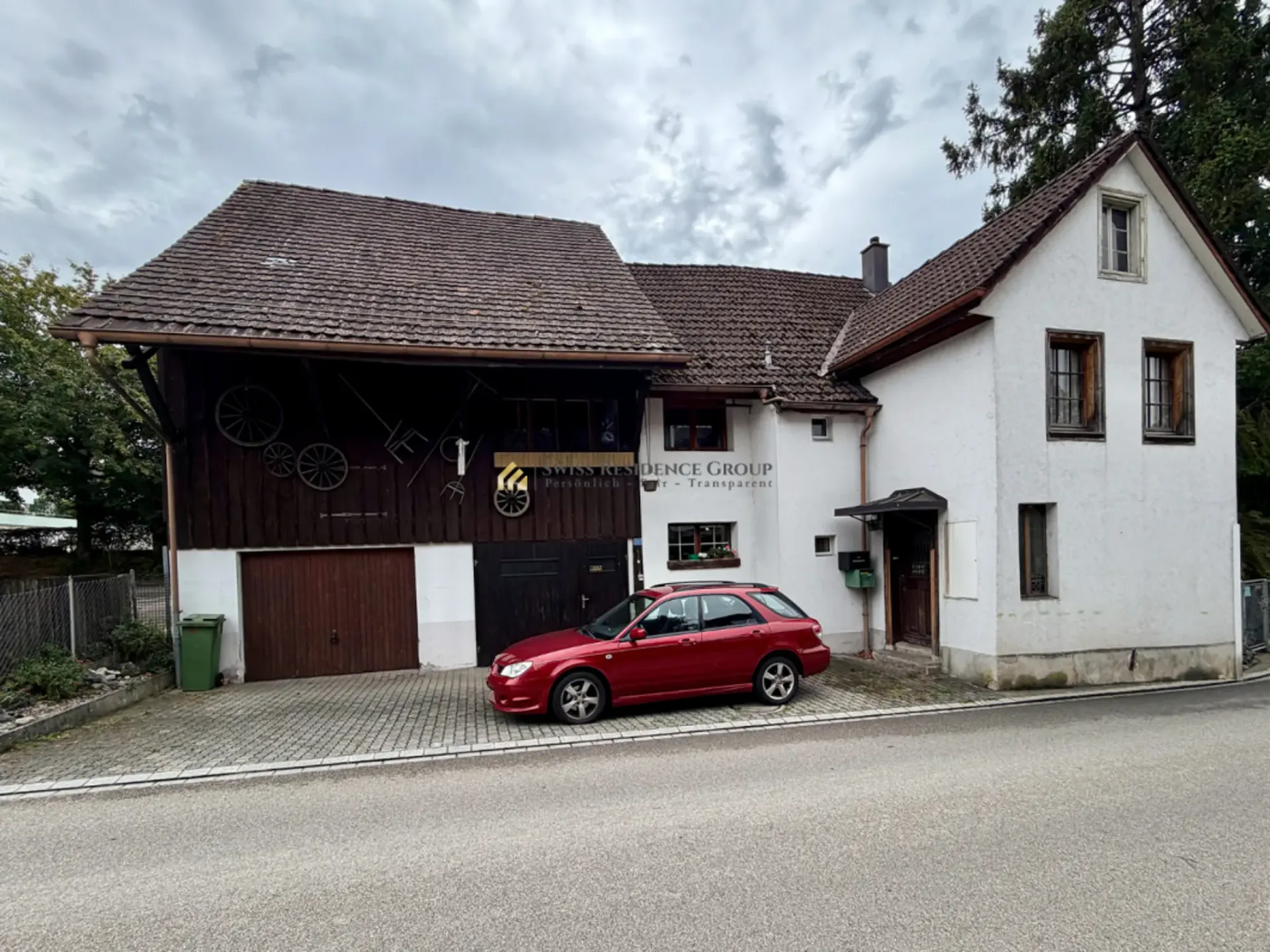 Unique investment opportunity in a prime location: 10-room farmhouse in 8910 Affoltern am Albis