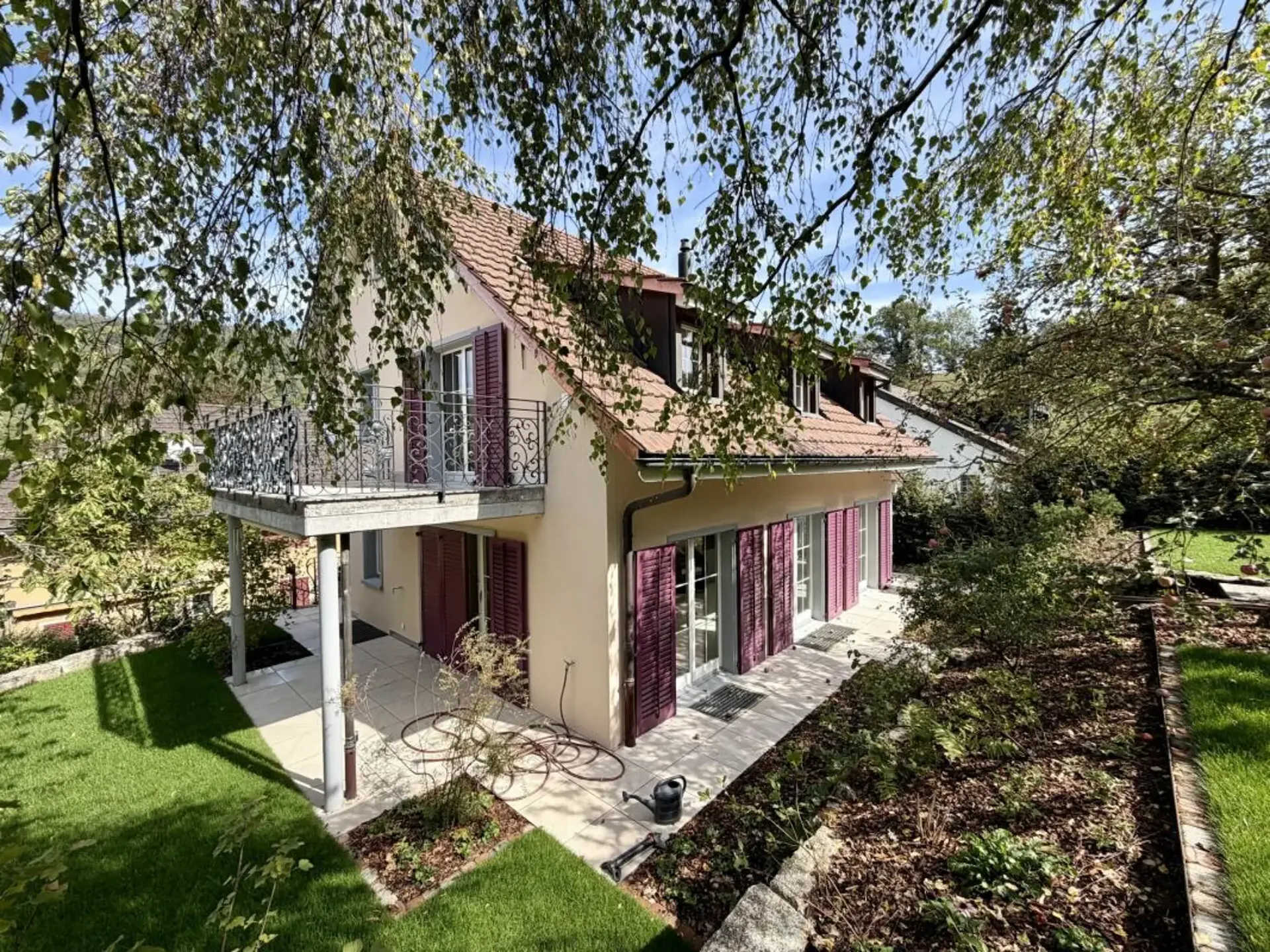 Grosszügiges 6.5-Zimmer-Einfamilienhaus mit Traumgarten in Wettingen