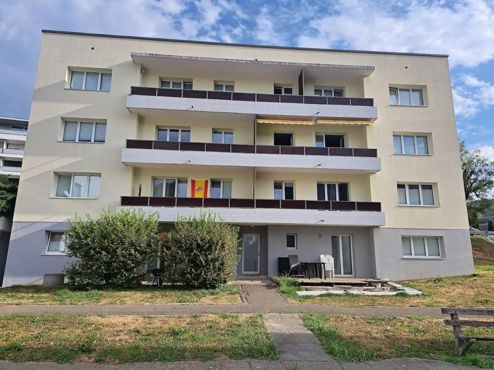 Proprietà affittuaria attraente con 8 appartamenti e potenziale di sviluppo