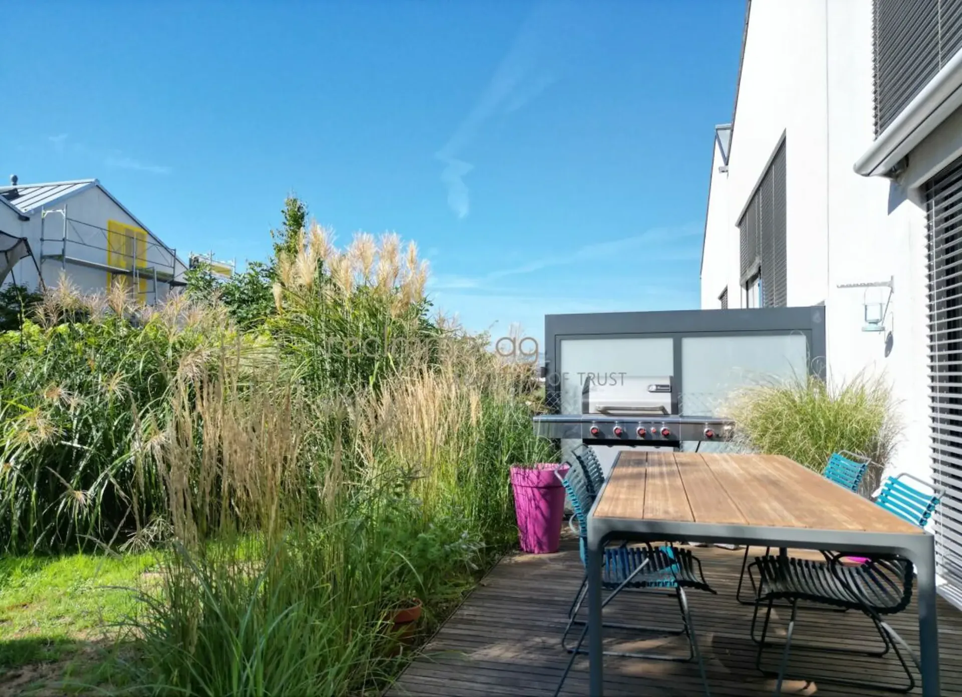 Modernes, lichtdurchflutetes 6.5-Zimmer-Reiheneinfamilienhaus mit Garten in Obfelden