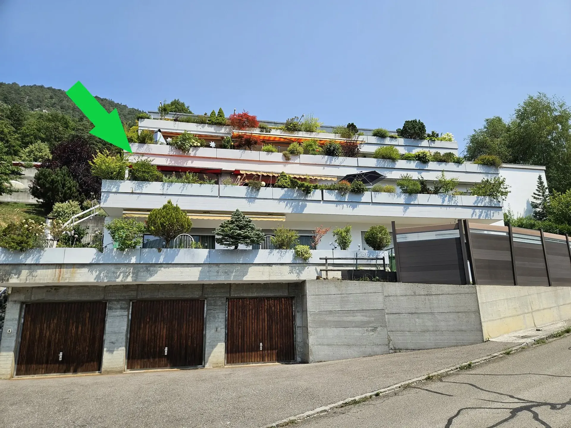 Ampio appartamento di 5,5 locali con terrazza a Moutier con vista libera, 2 garage