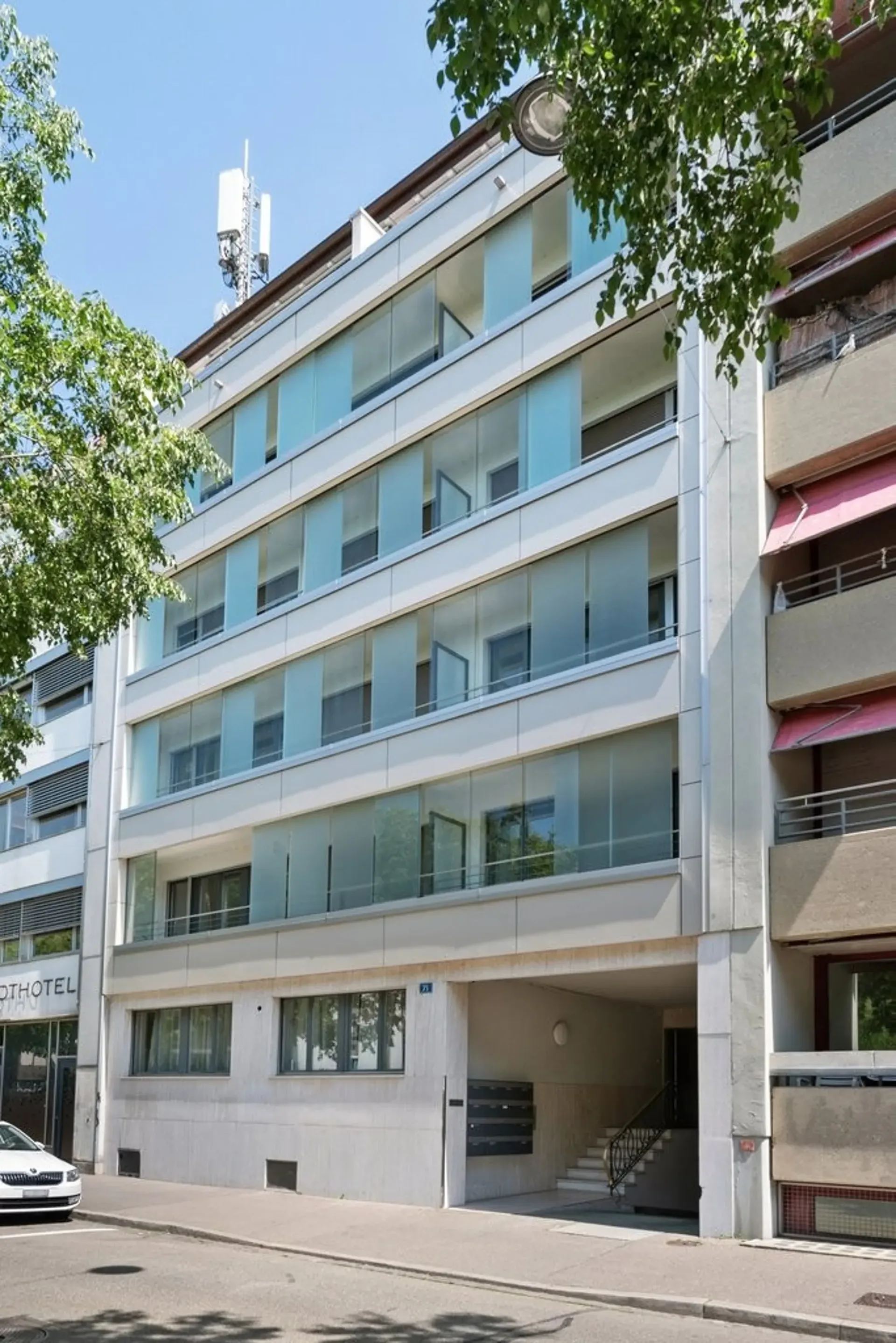 Boîte de garage personnelle en ville