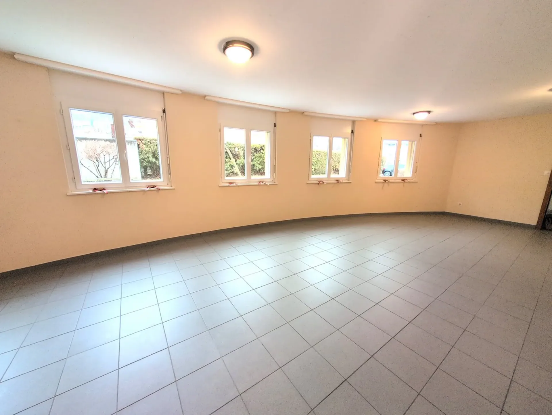 For rent! A versatile space, in the heart of Fully!