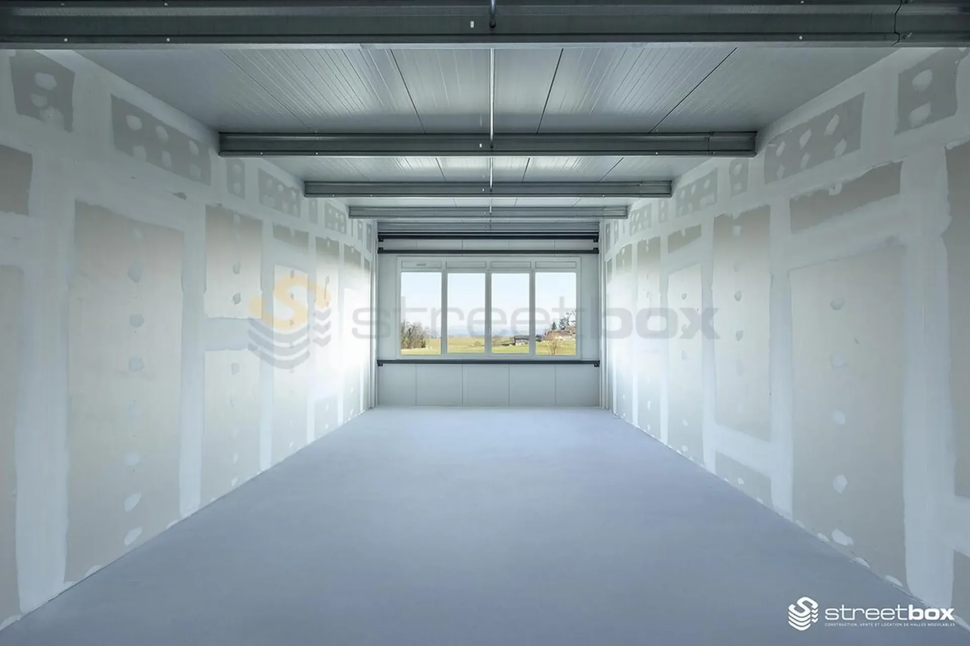 Streetbox de 115m2 très bien situé !