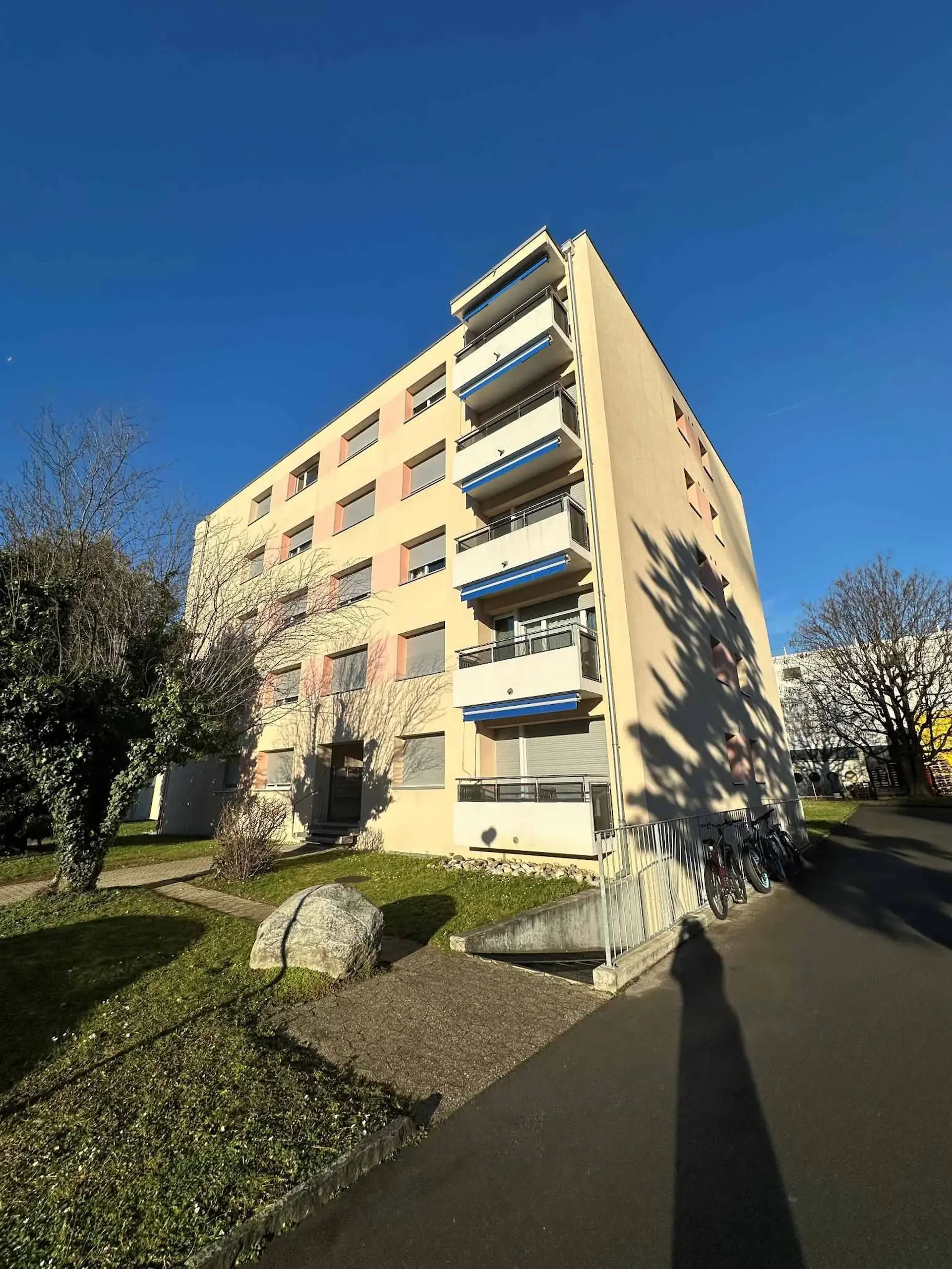 Beautiful 3.5-room apartment on the 4th floor - CHAVANNES-RENENS