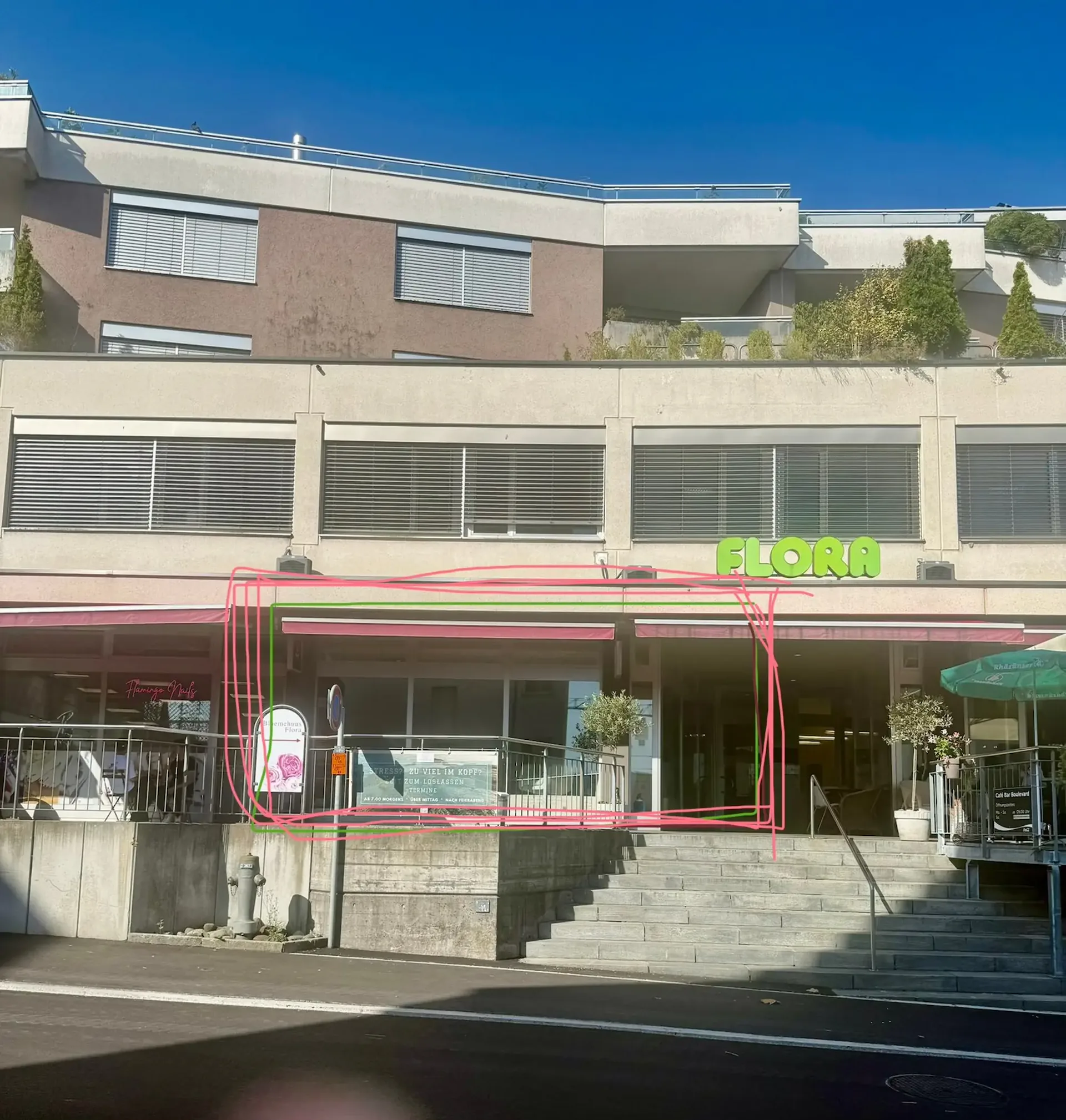 Spazi per pratiche, ufficio, atelier o locale commerciale in una via dello shopping centrale a Thalwil