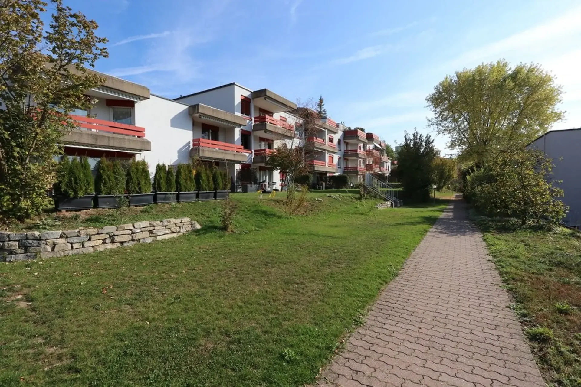grün. ruhig. Bim Hasel.