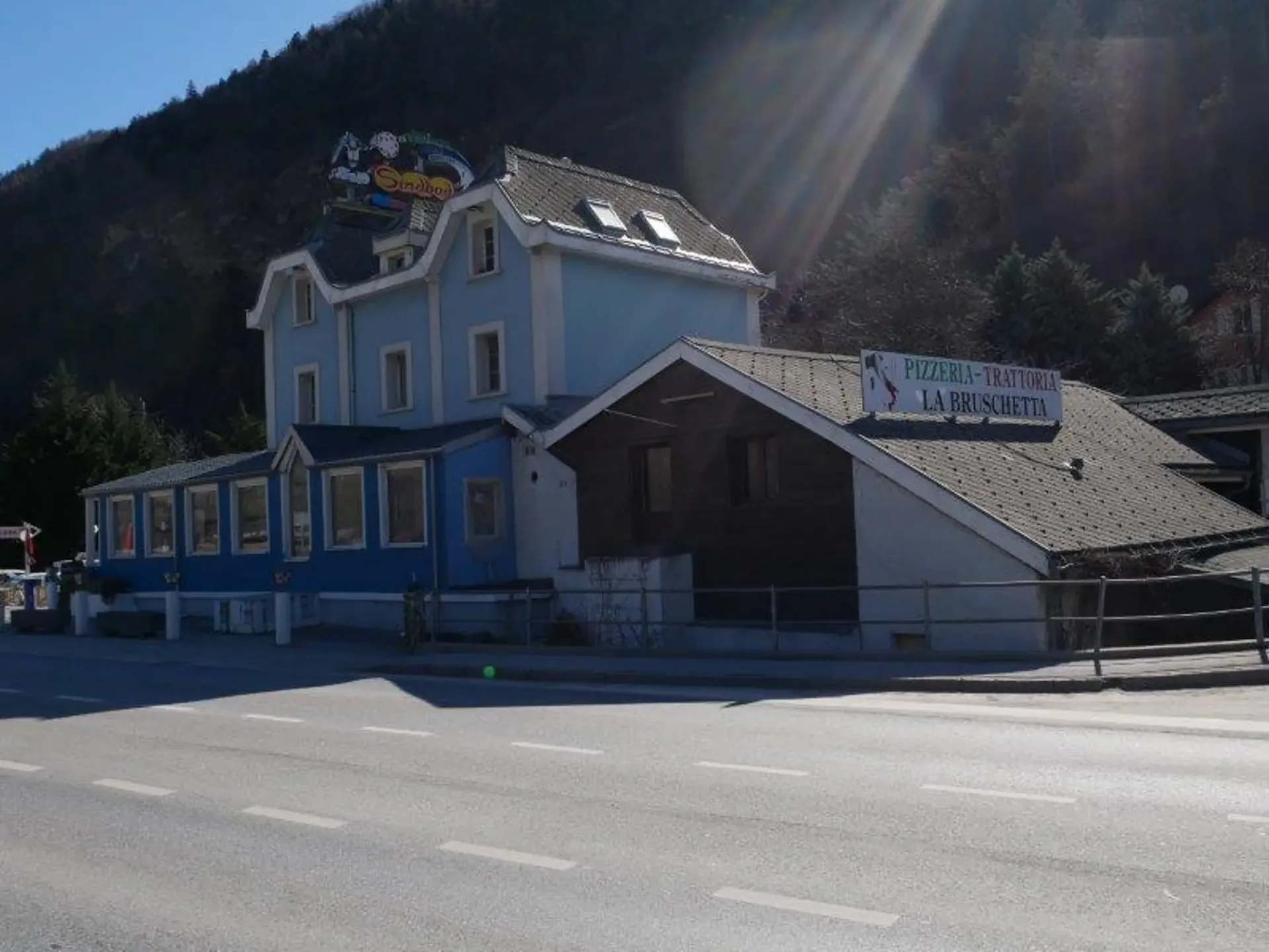 Apartment building with great potential! Building permit available!