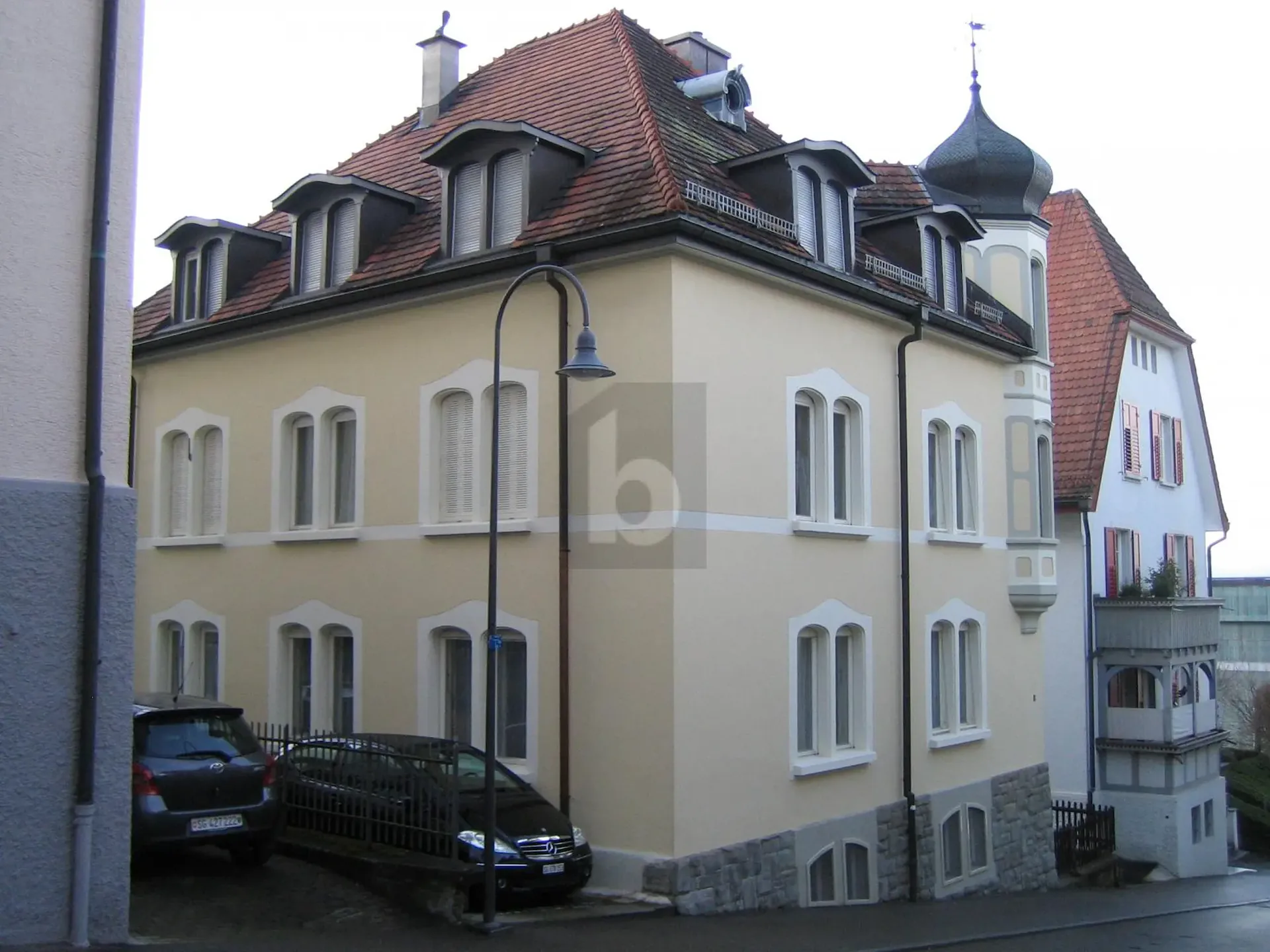 Dream Home with Large Garden and Lake Proximity