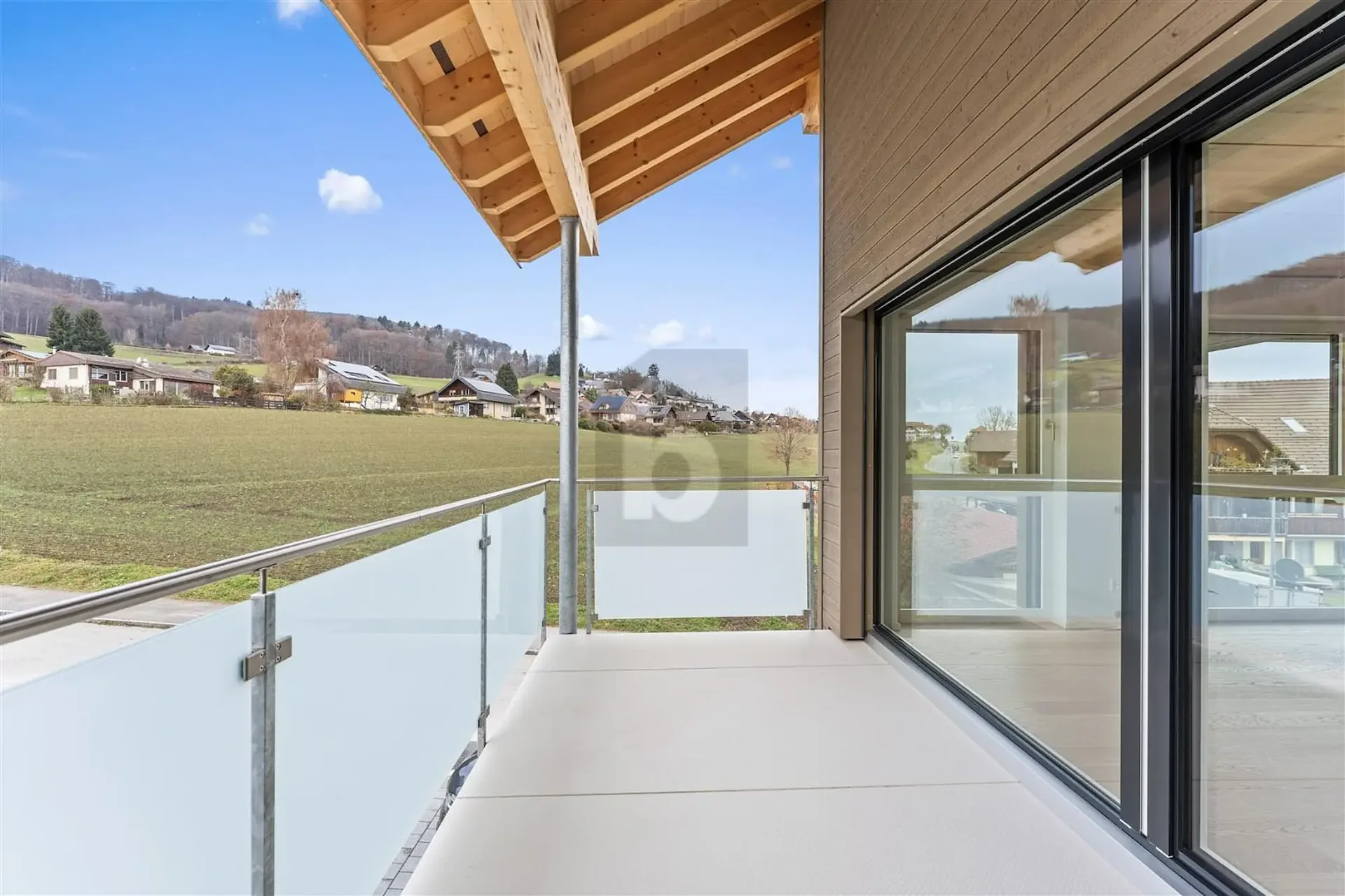 MODERN, SPACIOUS AND STYLISH