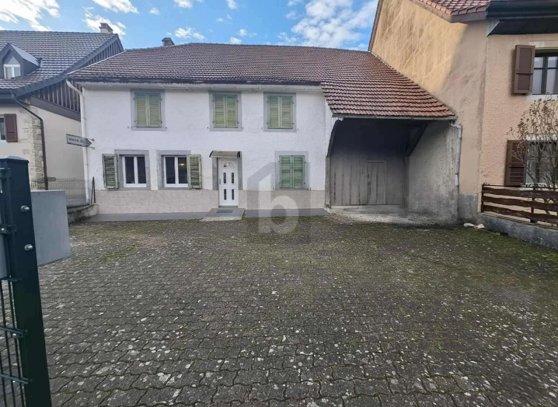 BEAUTIFUL POTENTIAL, IN THE HEART OF THE VILLAGE