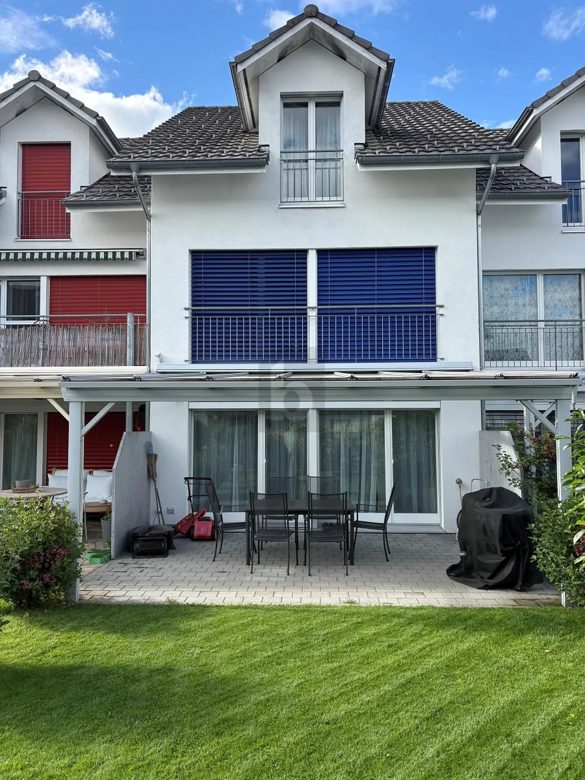 Family-friendly living with a beautiful garden