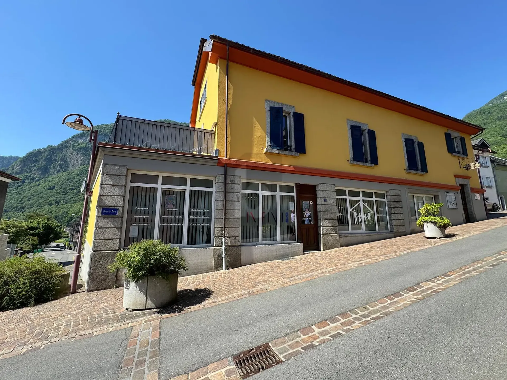 BRIGHT, MODULAR AND STRATEGICALLY LOCATED