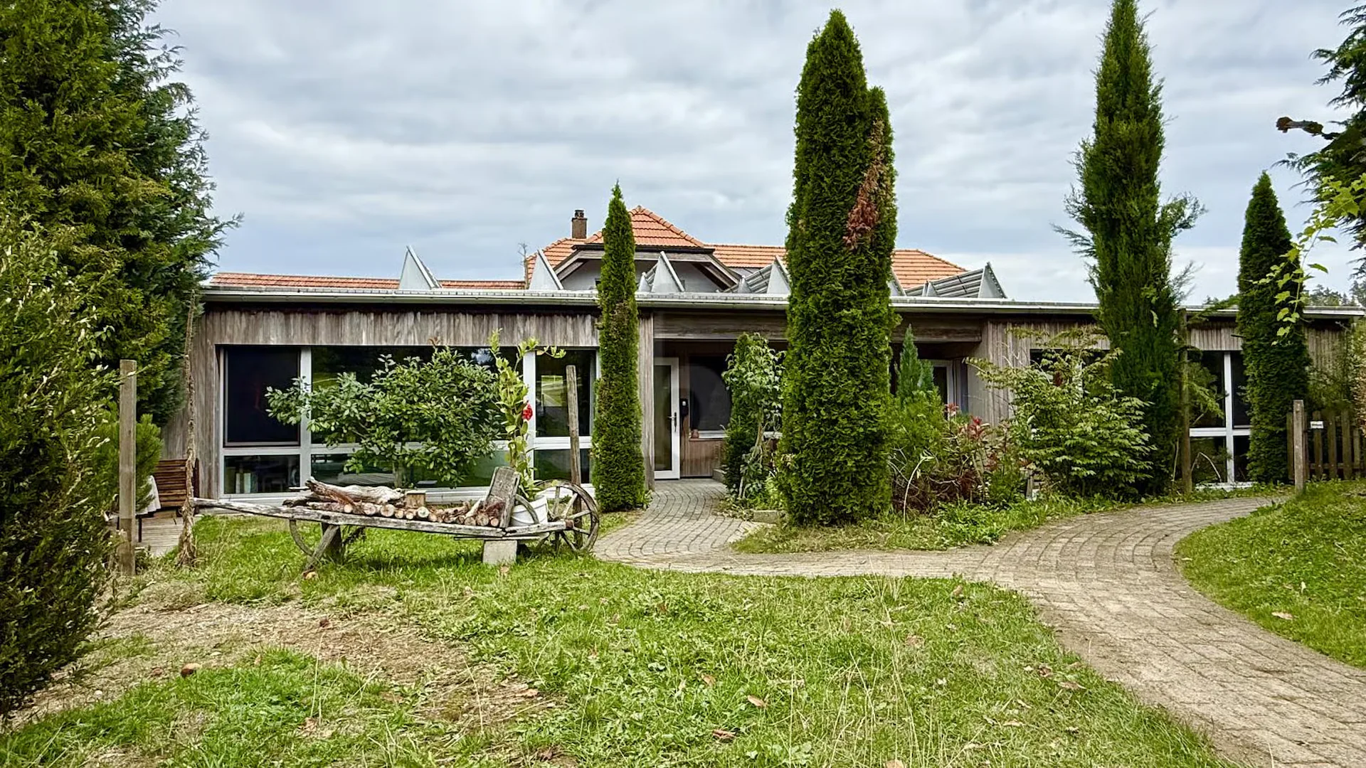 Living like in your own house - with a lot of light & garden