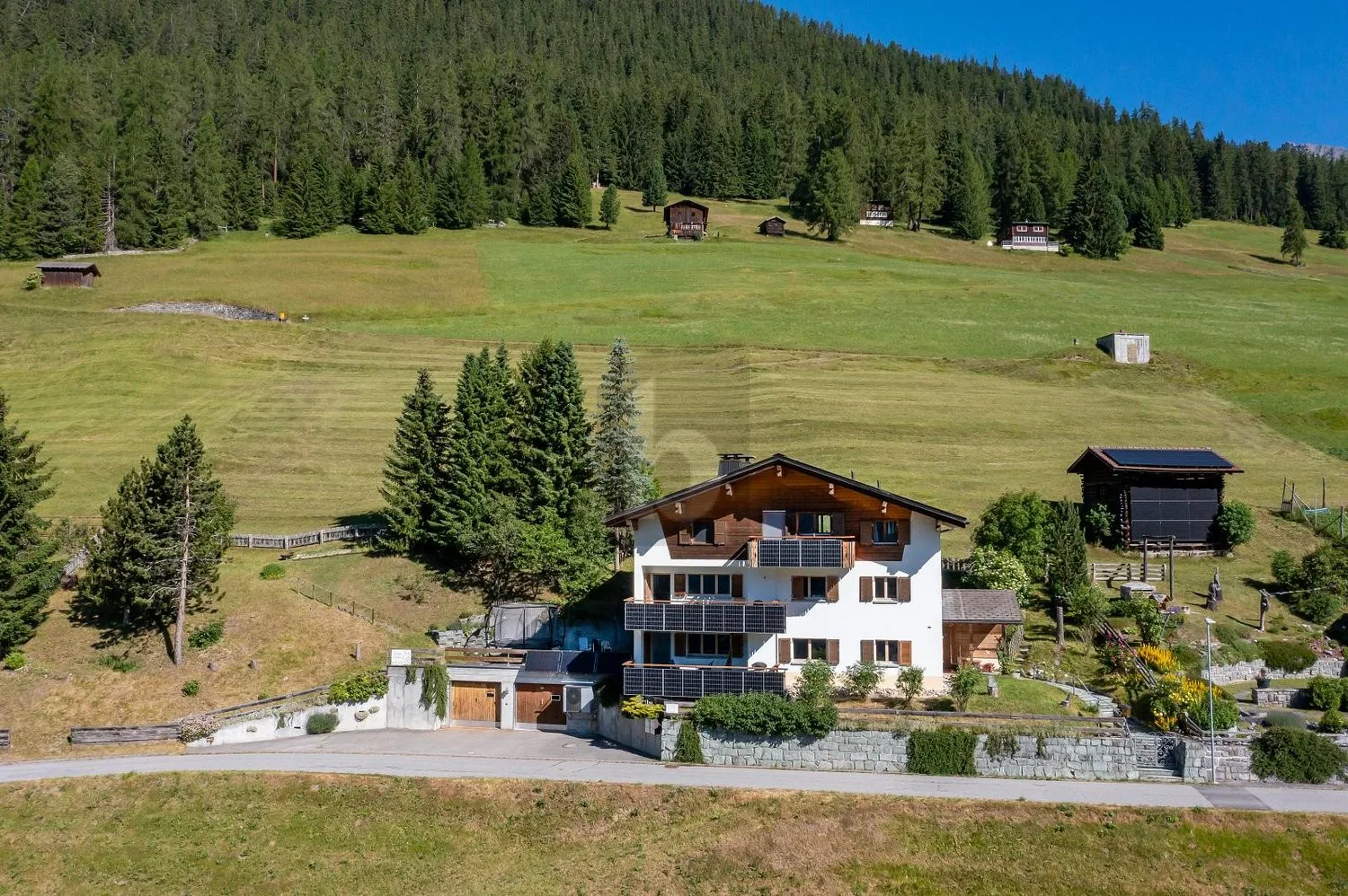 EINMALIGE AUSSICHTSLAGE MIT GROSSEM GRUNDSTÜCK