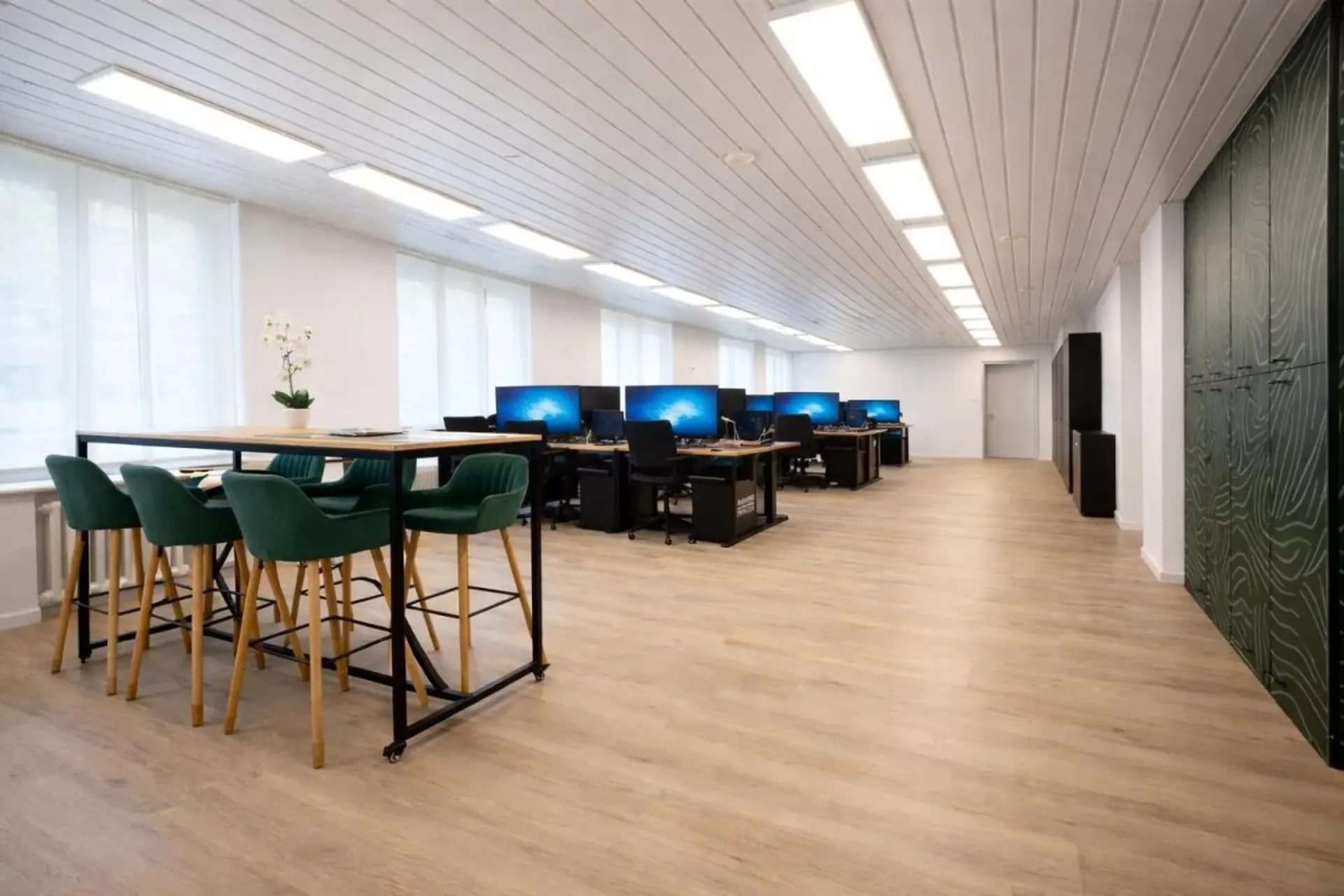 Renovierte Büroimmobilie in bester Seenlage – 1 Minute vom FFS-Bahnhof