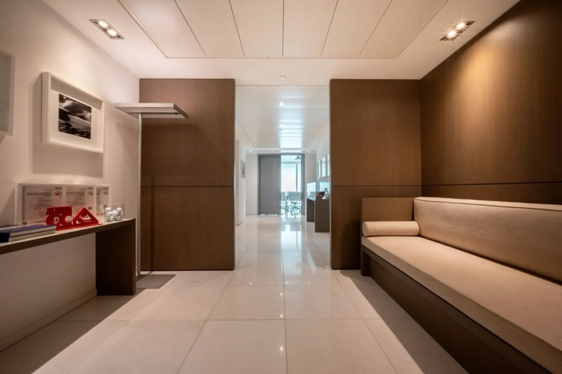 Prästigöses Büro mit Seeblick im Palazzo Mantegazza