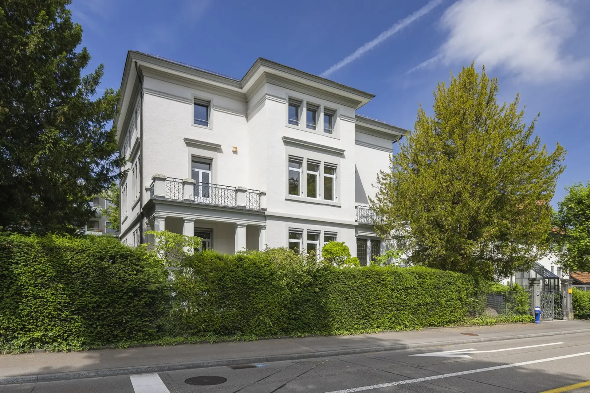 Repräsentative Bürovilla am Zürichsee  Single Tenant gesucht