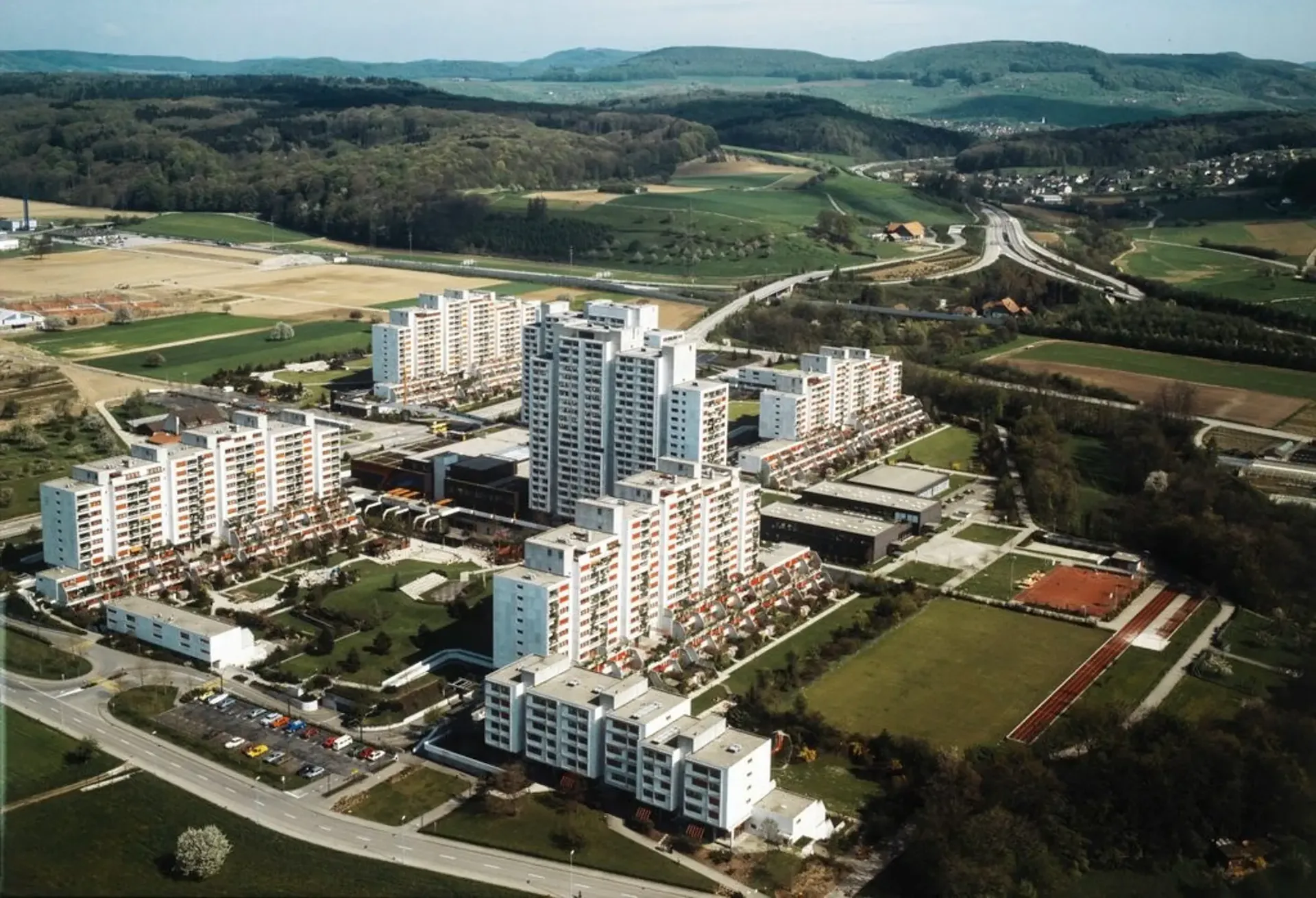 Votre nouvelle maison avec vue lointaine - 4,5 pièces au 9e étage de Liebrüti