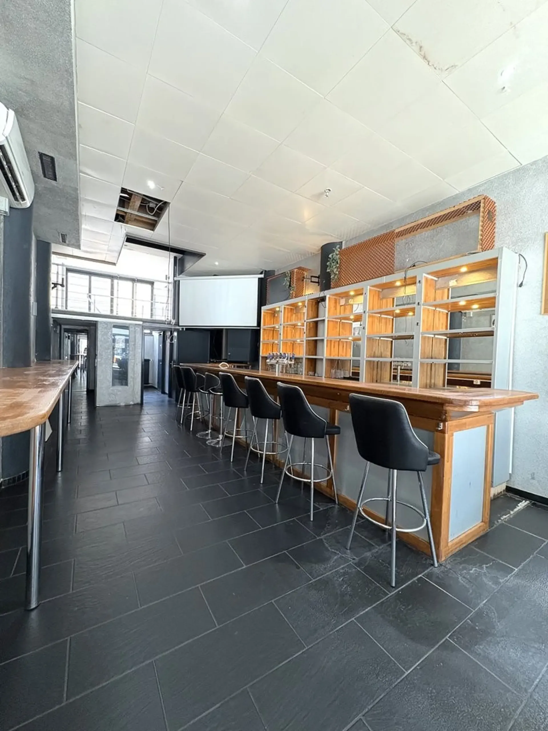 Bâle Heuwaage: espace commercial polyvalent de 65 m2 en centre-ville