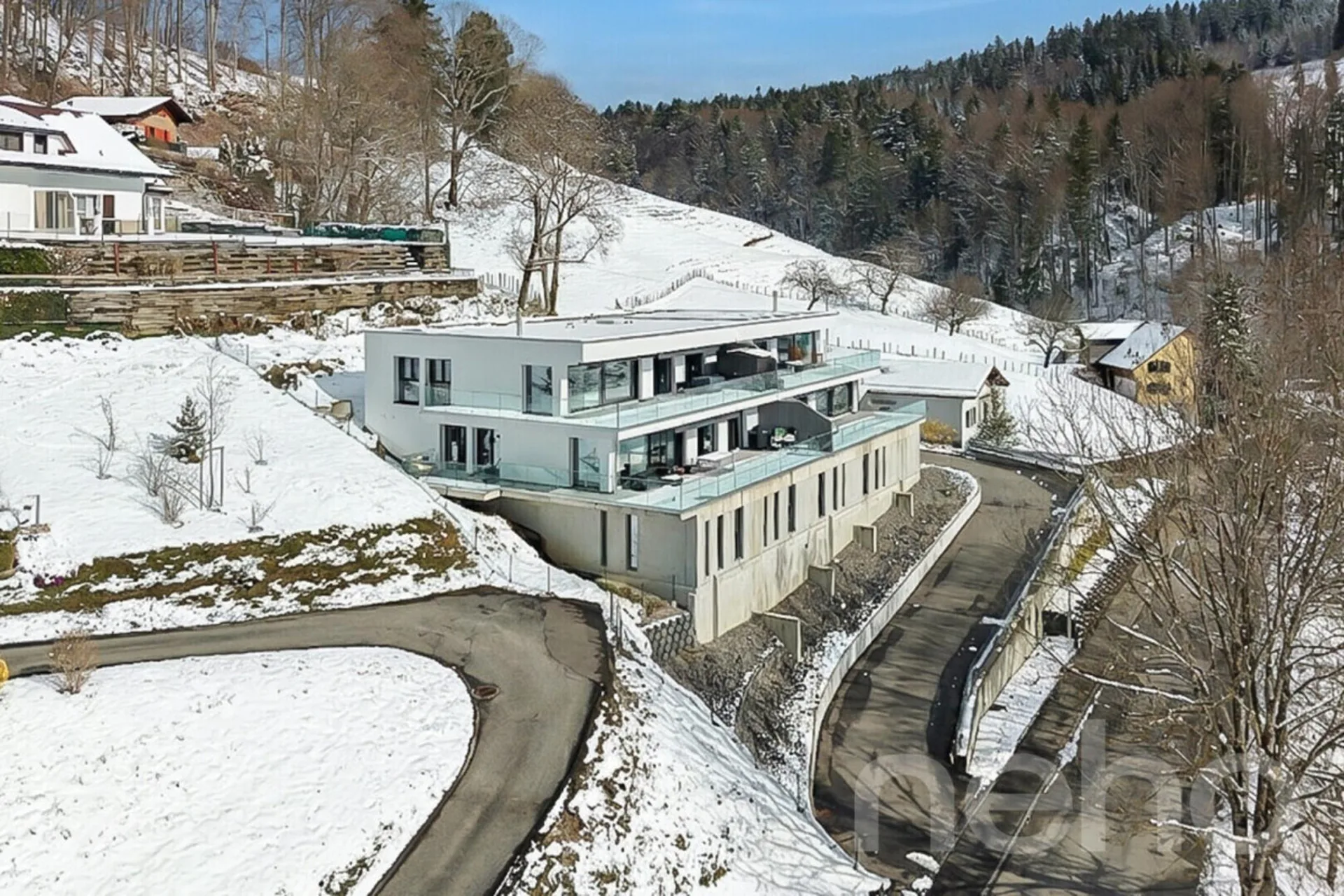 Living with a view - stylish terrace apartment in Plasselb