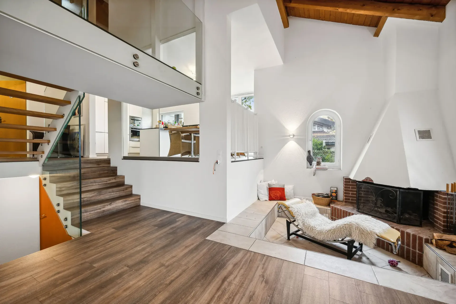Exclusive living with a view: single-family house with annex