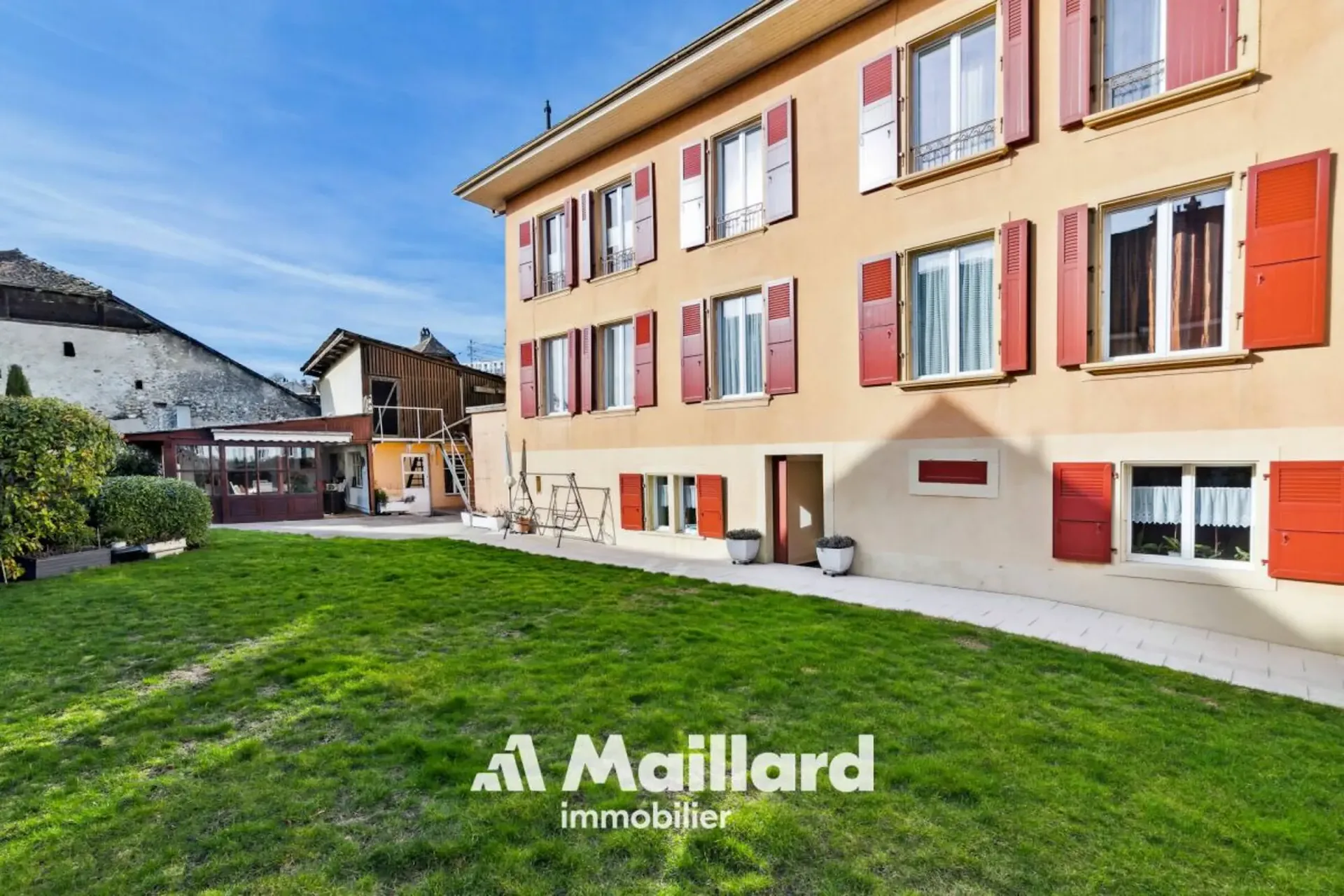Dorfhaus mit 2 Wohnungen, Gewerbefläche und Anbauten