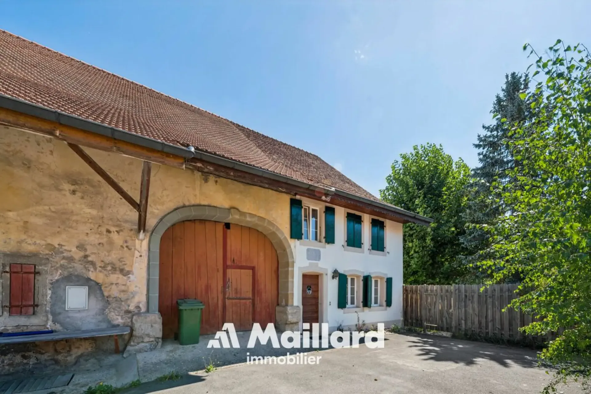 Echtes Bauernhaus mit 5.5 Zimmern und Scheune auf einem großen Grundstück von 2'309 m2