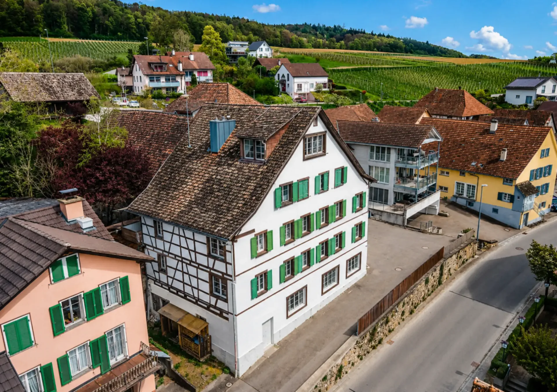 Appartement rénové de 4,5 pièces avec jardin privé et véranda